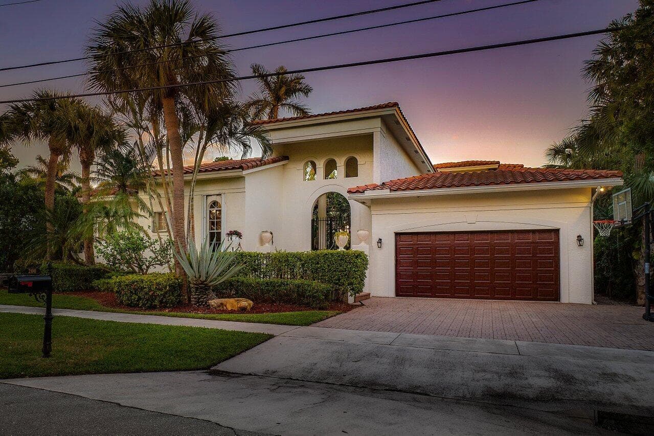 200 N Lake Drive, Lantana, FL 33462 — photo 3 of 55