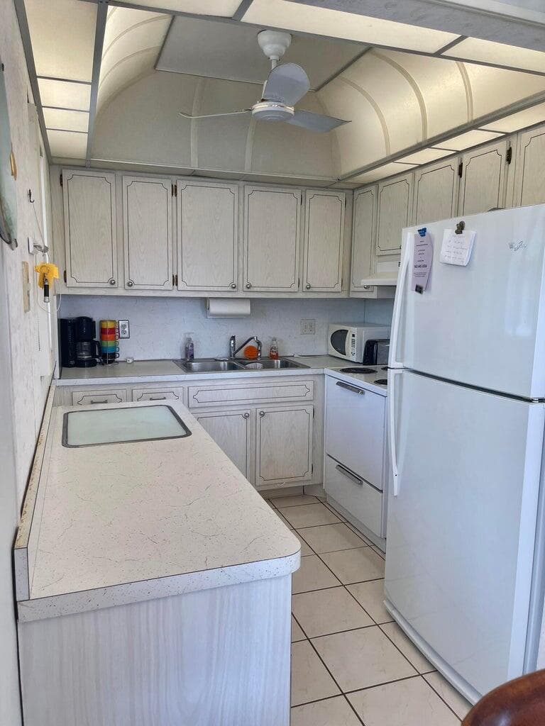 2840 Lake Osborne Drive 205, Lake Worth, FL 33461 — photo 9 of 32