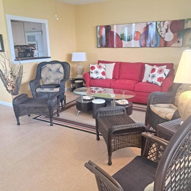 125 Norwich F, West Palm Beach, FL 33417 — photo 2 of 8