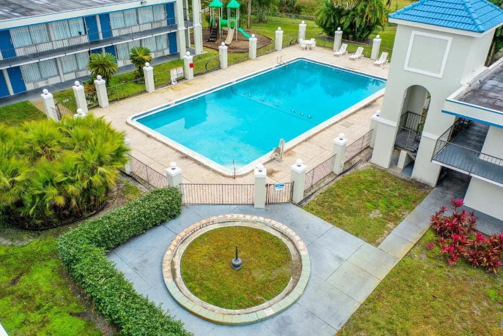 4645 N Socrum Loop Road 101, Lakeland, FL 33809 — photo