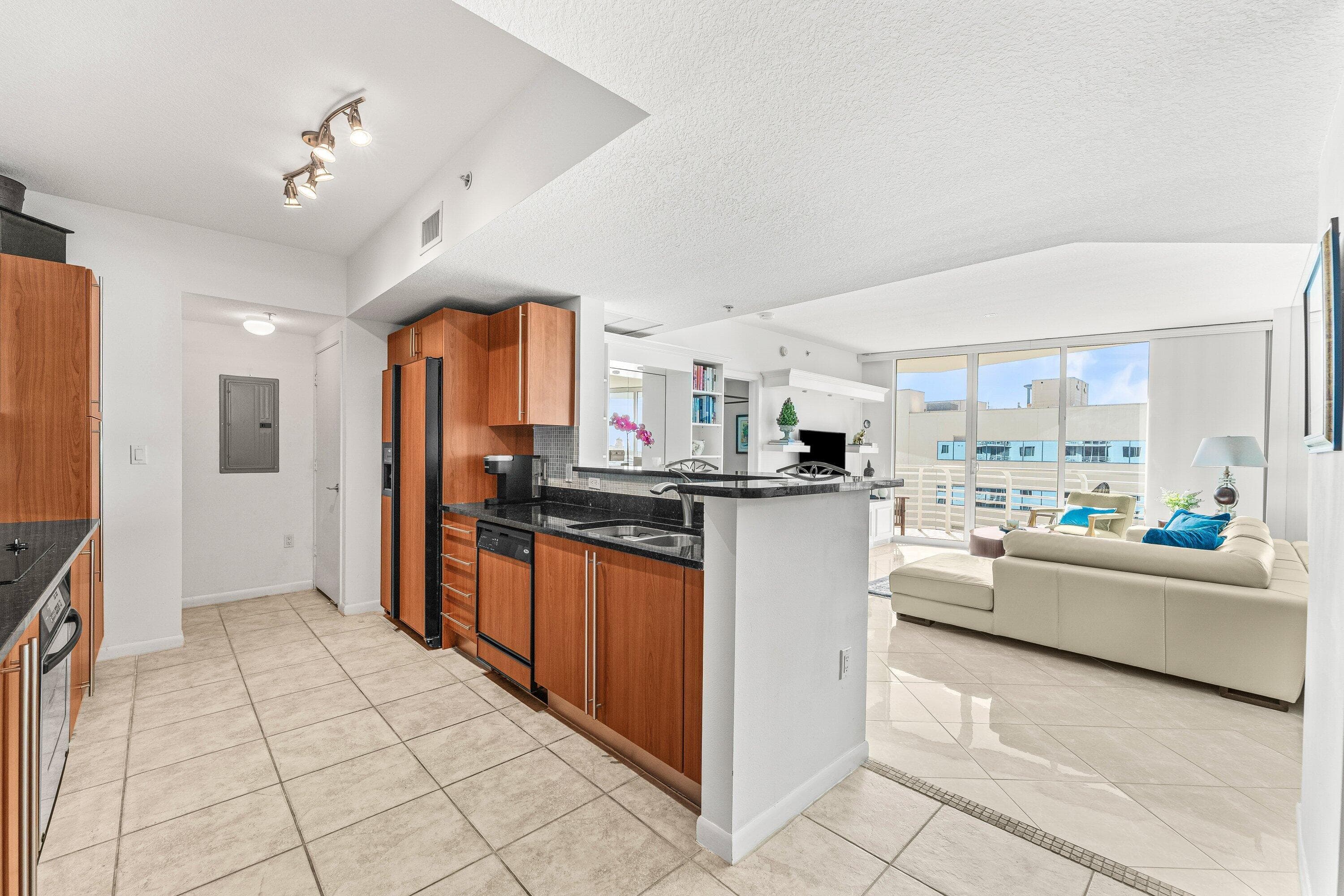 1551 N Flagler Drive 1415, West Palm Beach, FL 33401 — photo 16 of 50