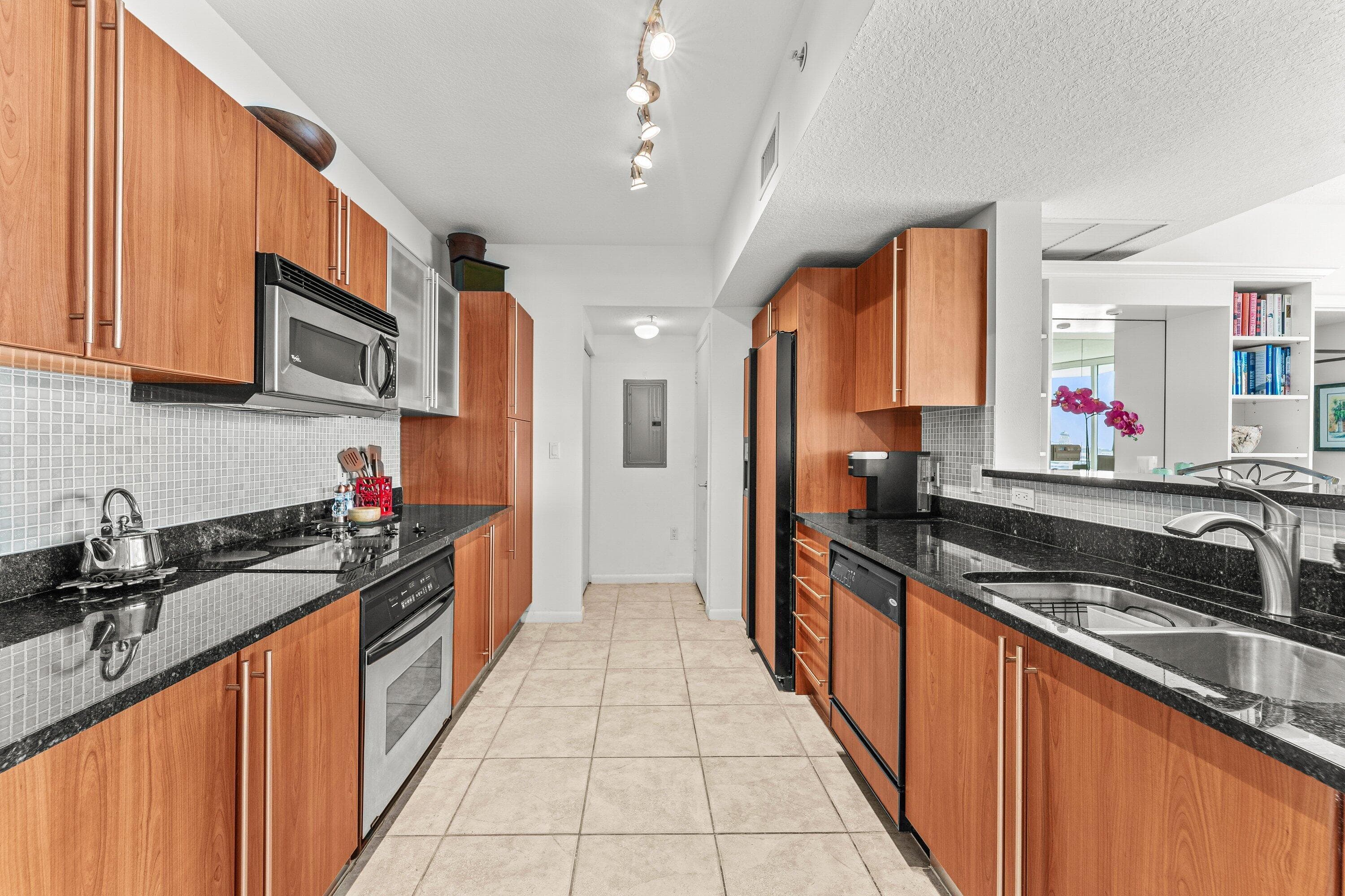 1551 N Flagler Drive 1415, West Palm Beach, FL 33401 — photo 17 of 50