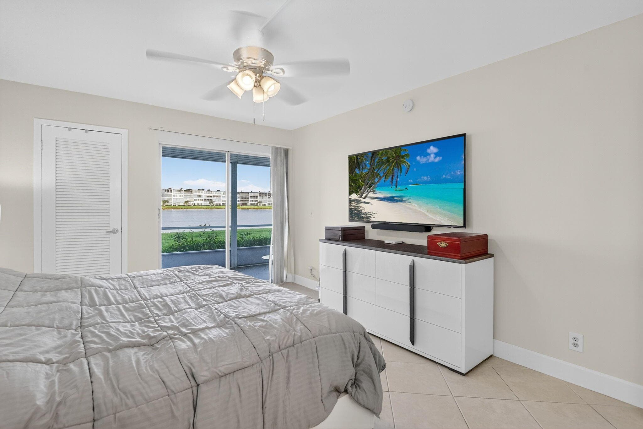 1090 Guildford E 1090, Boca Raton, FL 33434 — photo 23 of 33