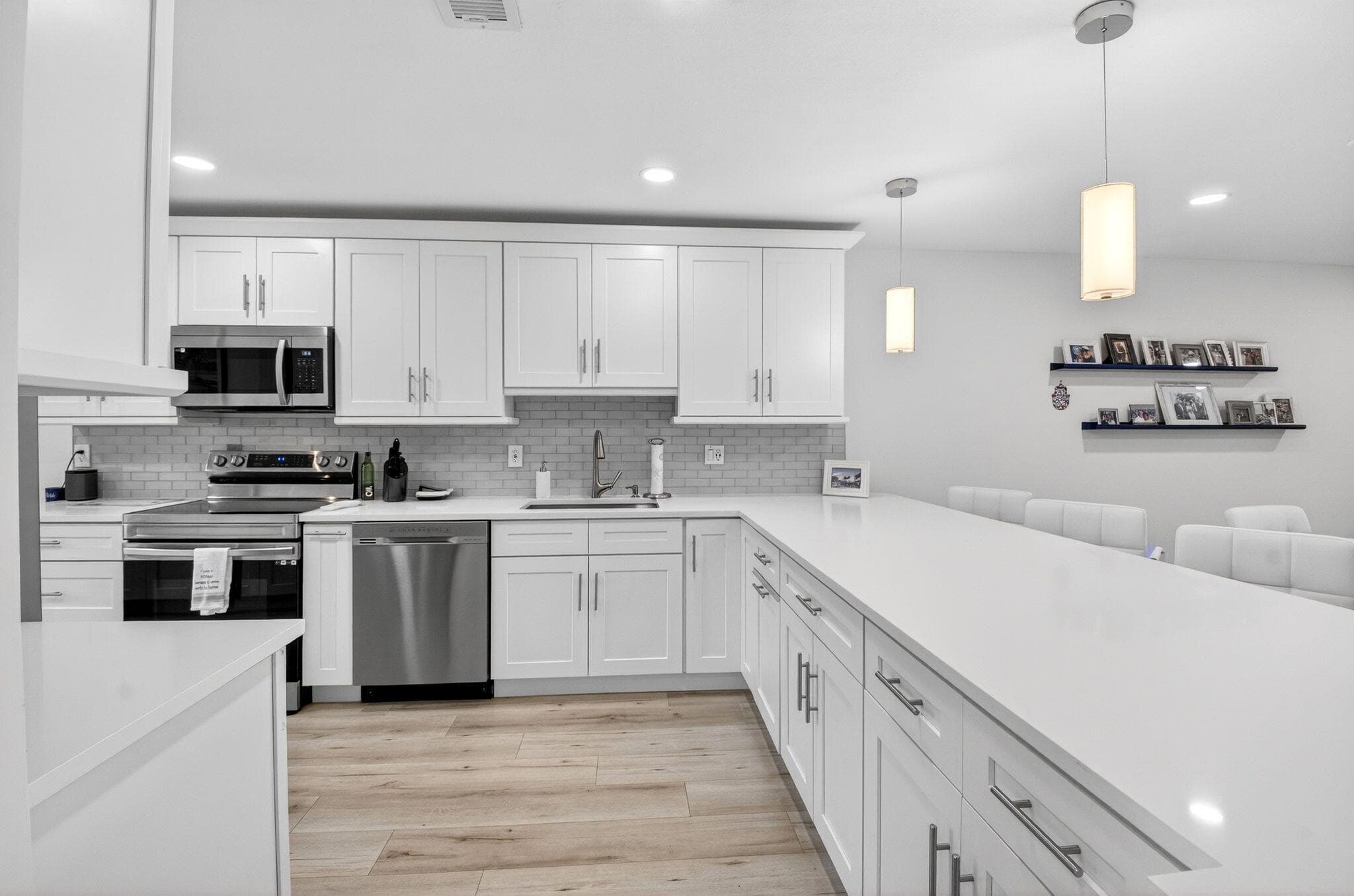 18 Westgate Lane E, Boynton Beach, FL 33436 — photo 3 of 86
