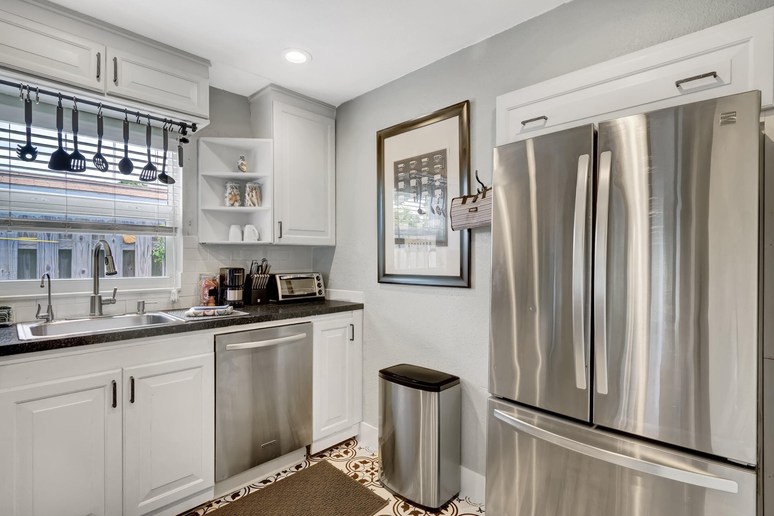 6410 S Olive Avenue, West Palm Beach, FL 33405 — photo 12 of 44