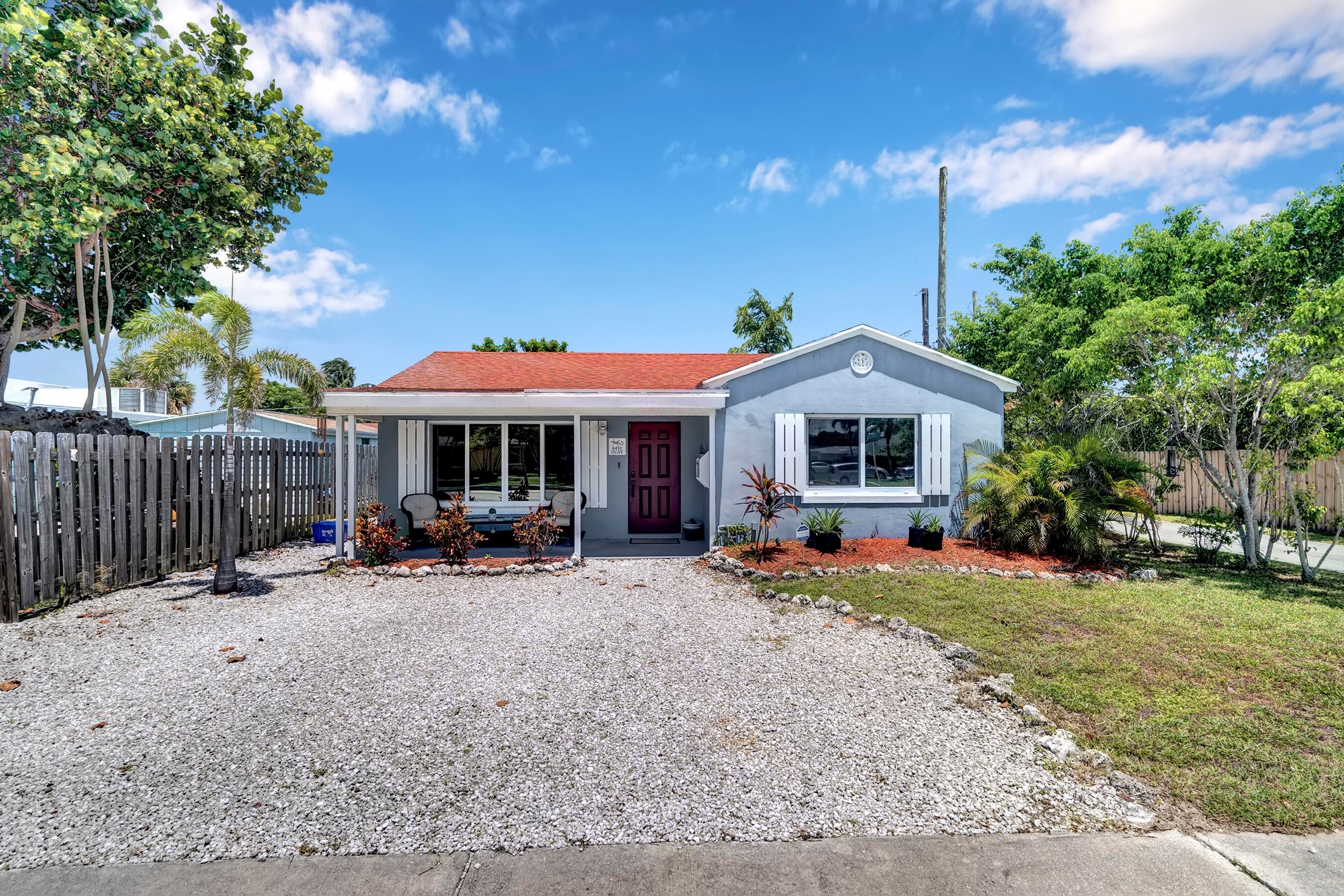 6410 S Olive Avenue, West Palm Beach, FL 33405 — photo 2 of 3