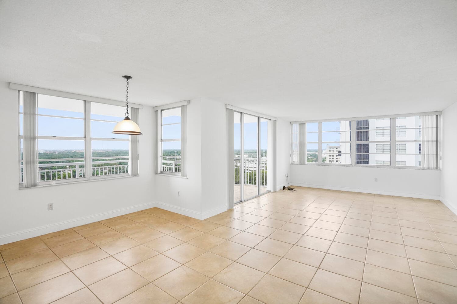18051 Biscayne Boulevard 1504, Aventura, FL 33160 — photo 3 of 92