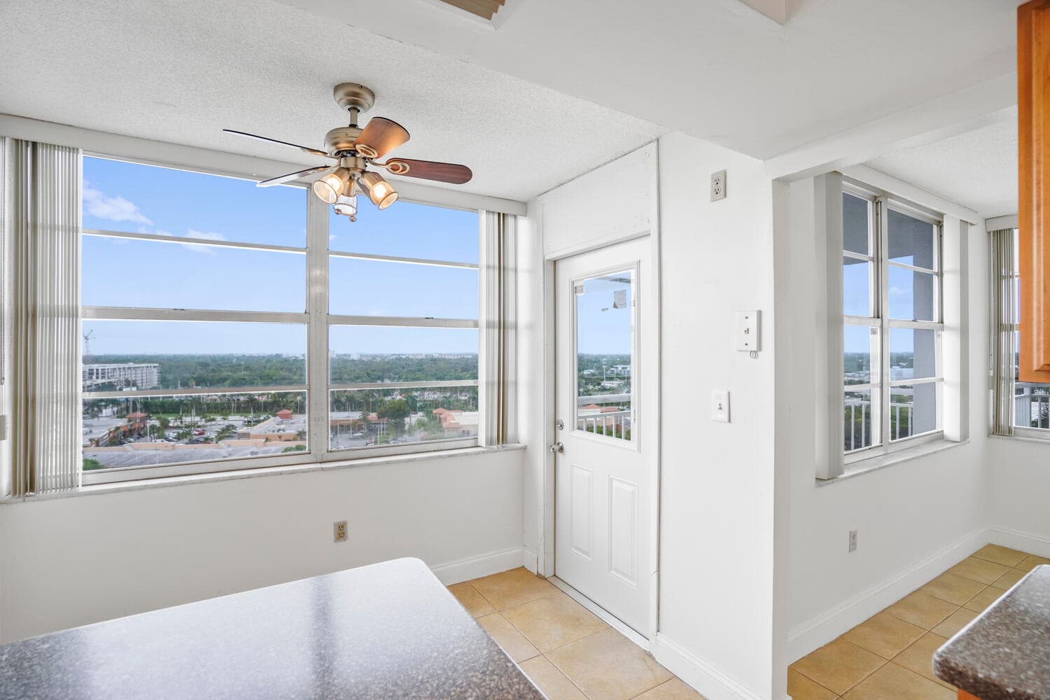 18051 Biscayne Boulevard 1504, Aventura, FL 33160 — photo 55 of 92