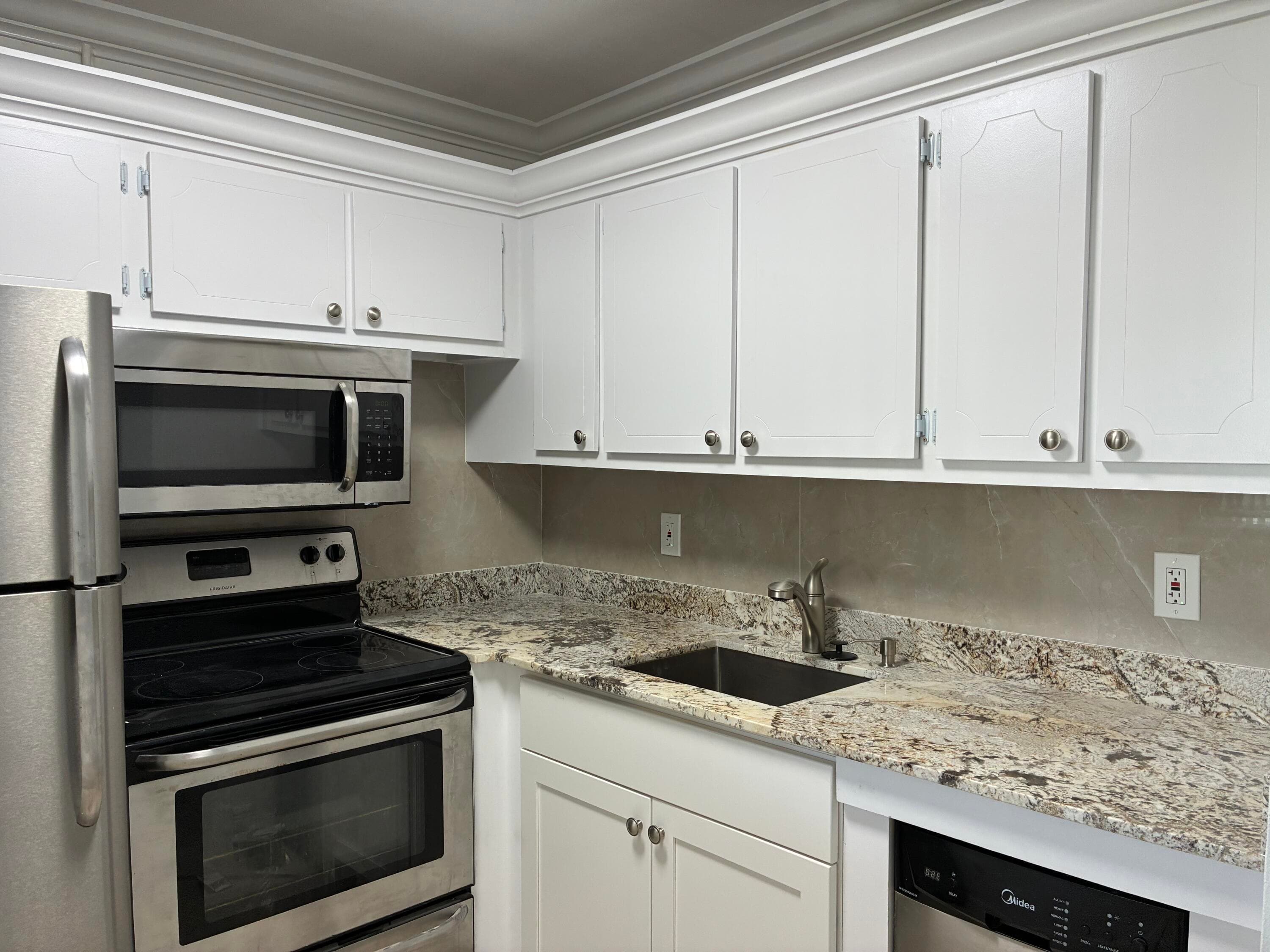 650 Horizons Avenue E 107, Boynton Beach, FL 33435 — photo 1 of 8
