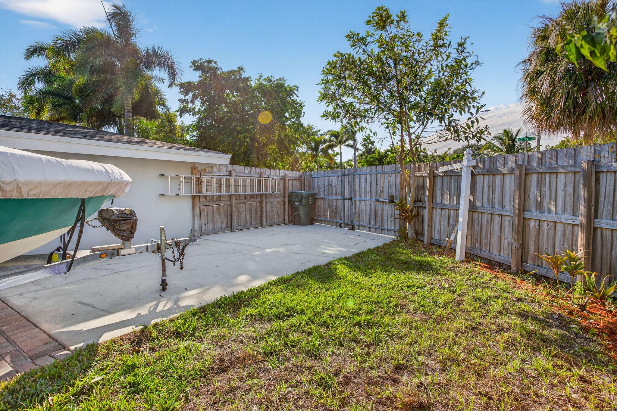 3792 NE 19th Avenue, Oakland Park, FL 33308 — photo 9 of 56