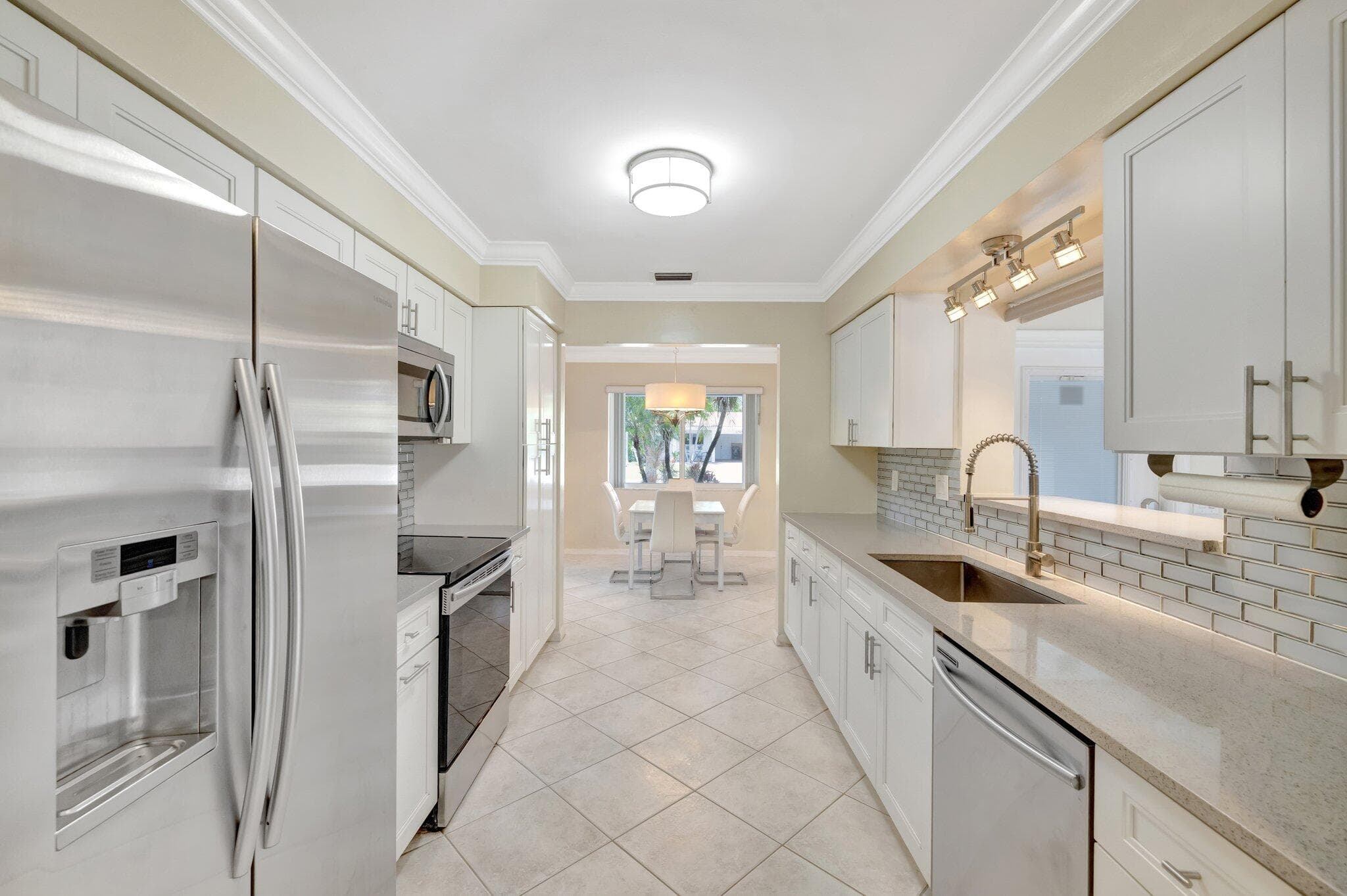 3792 NE 19th Avenue, Oakland Park, FL 33308 — photo 22 of 56