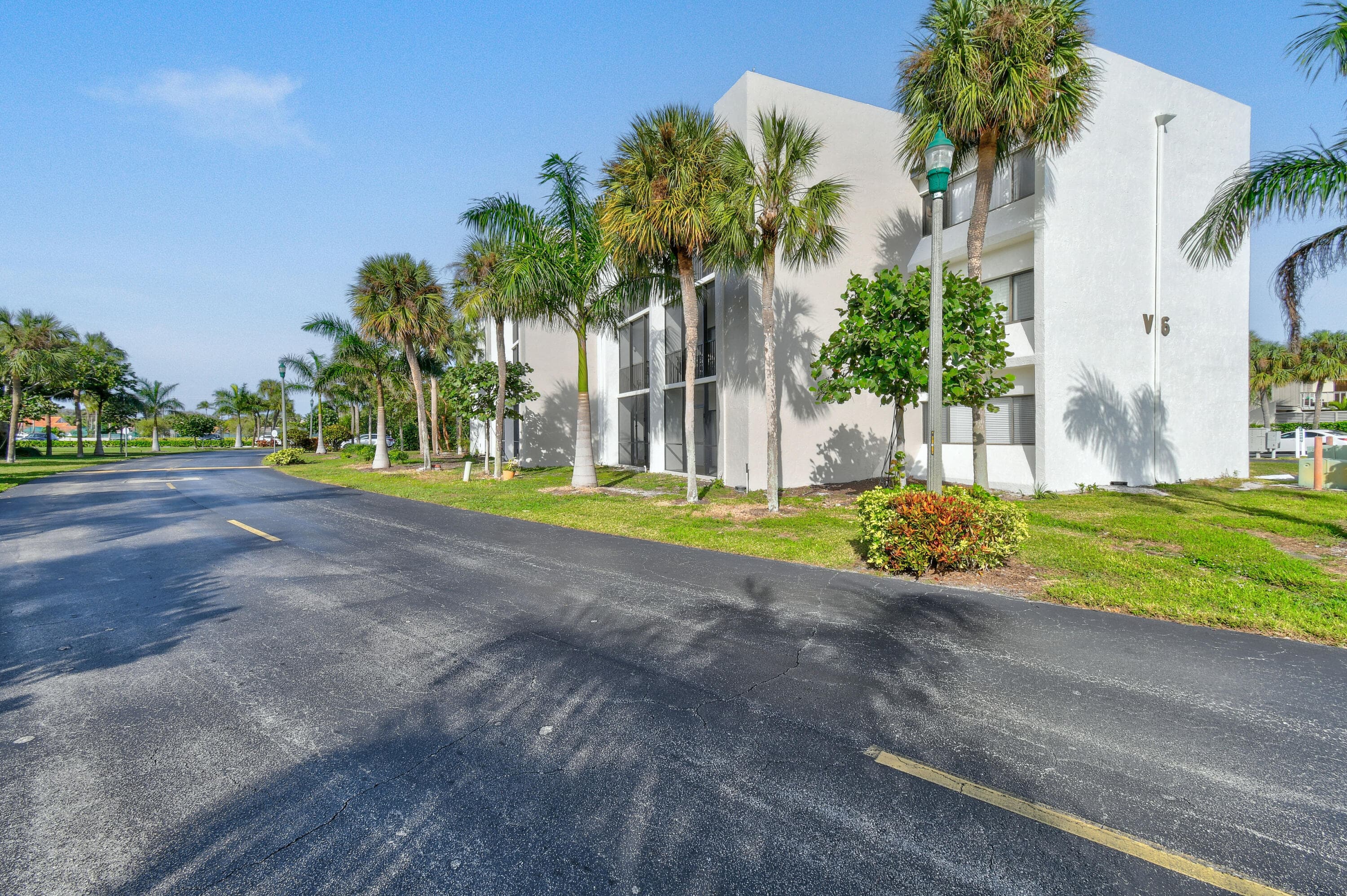 1605 S Us Highway 1 301-V6, Jupiter, FL 33477 — photo 2 of 35