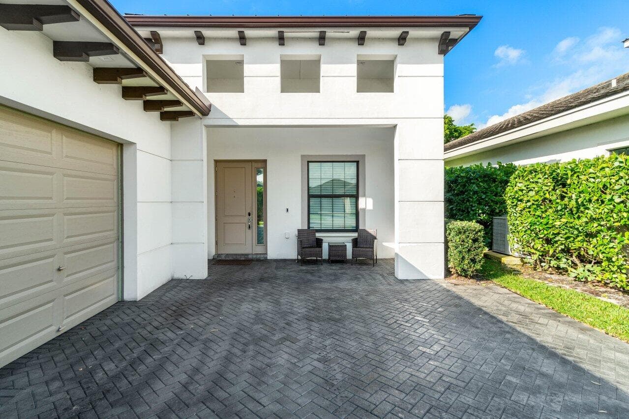 2928 Gin Berry Way, West Palm Beach, FL 33401 — photo 4 of 34