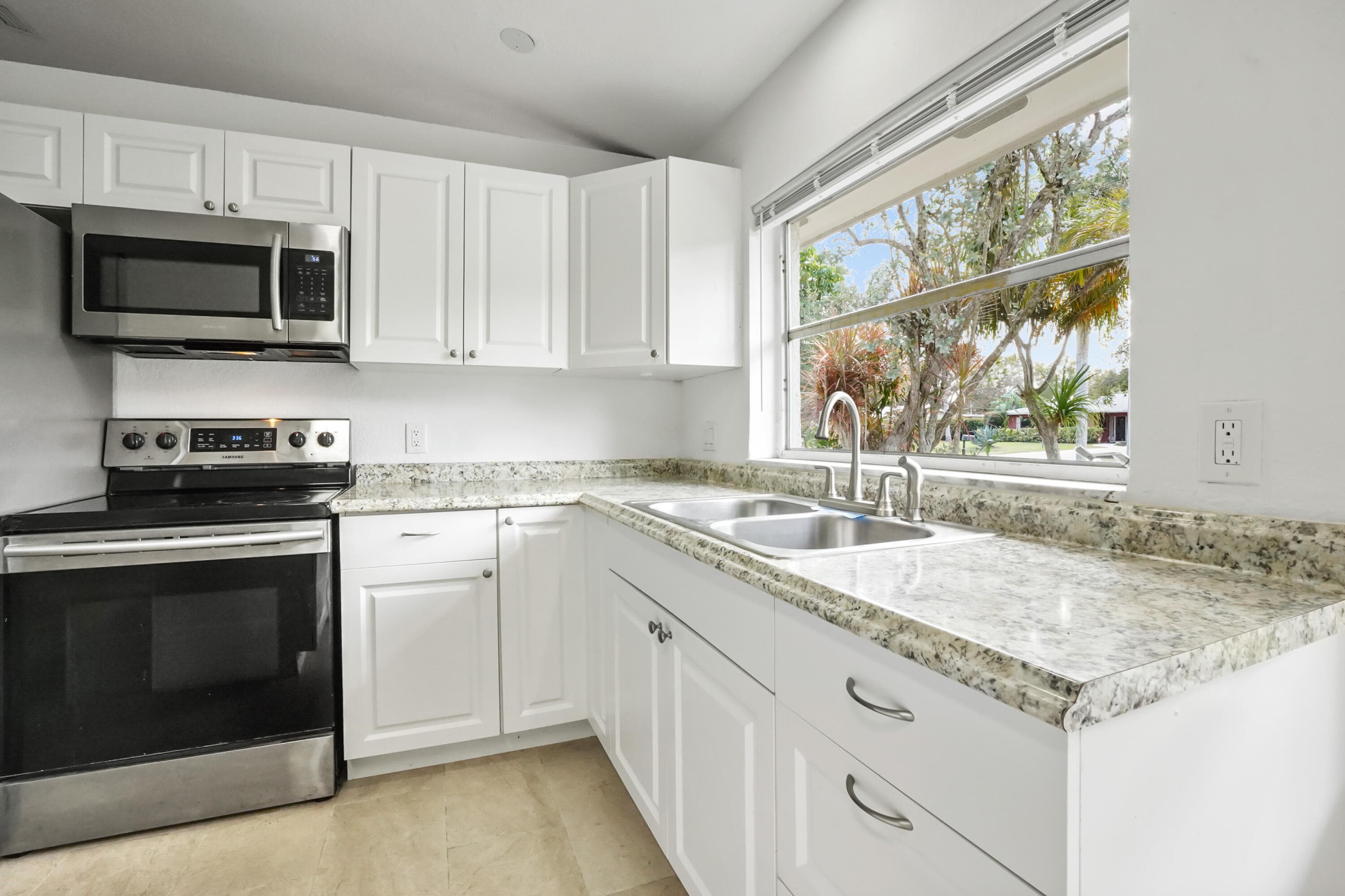 6802 Ocala Avenue, Fort Pierce, FL 34951 — photo 10 of 34