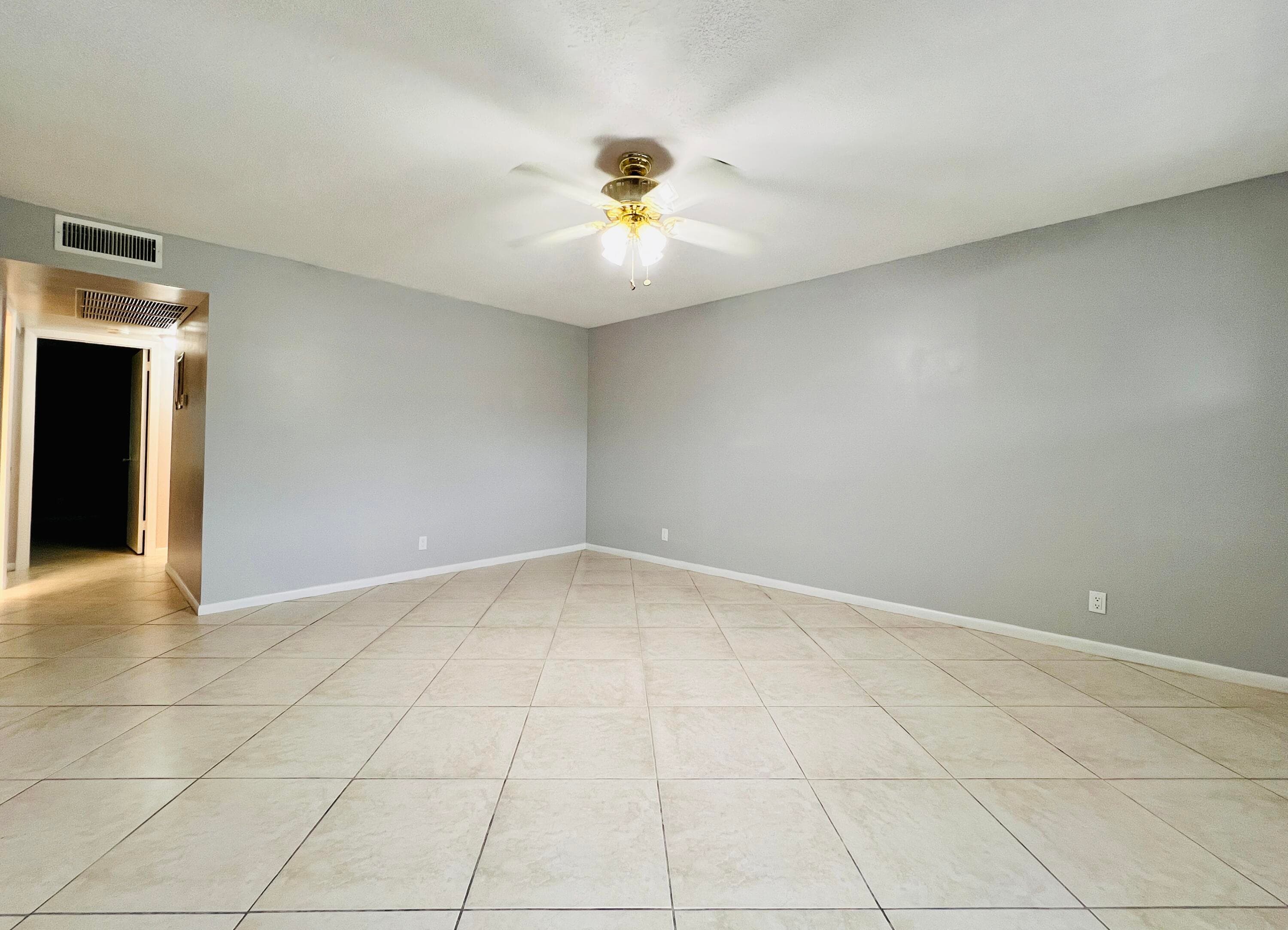 210 Somerset K, West Palm Beach, FL 33417 — photo 4 of 16