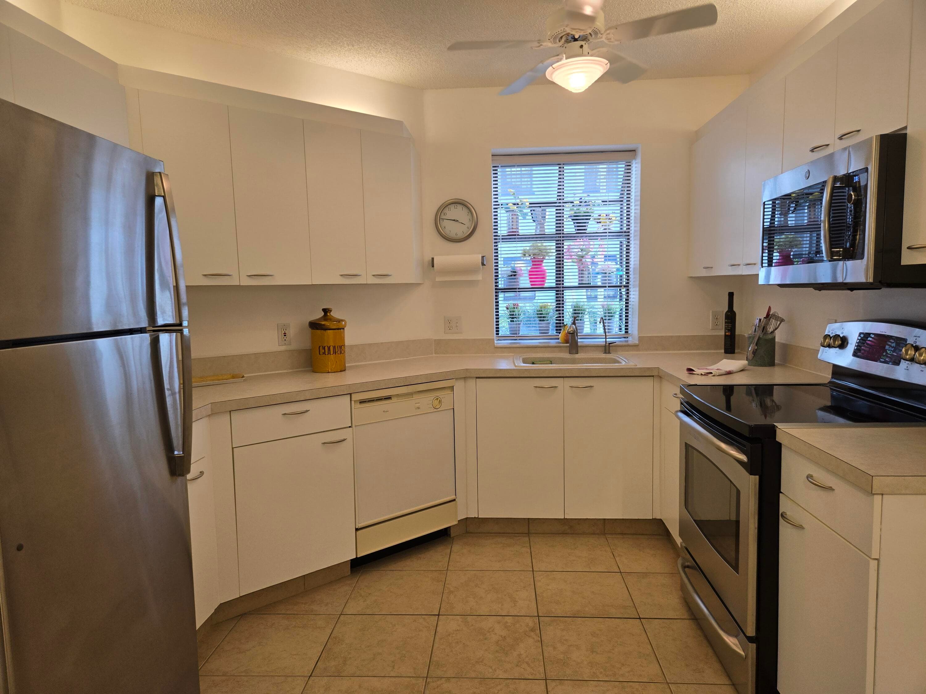 5135 Floria Drive G, Boynton Beach, FL 33437 — photo 7 of 82