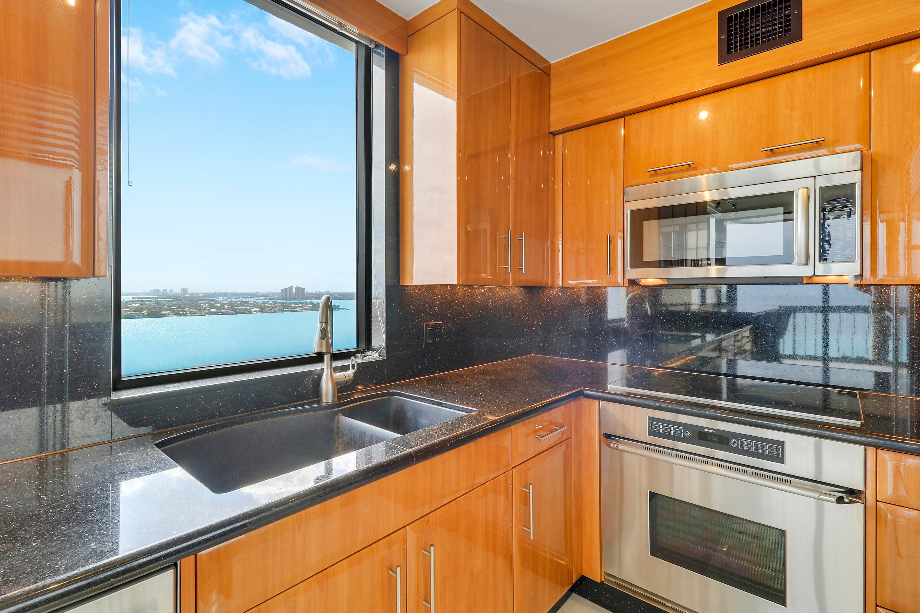 5380 N Ocean Drive 20b, Singer Island, FL 33404 — photo 7 of 32