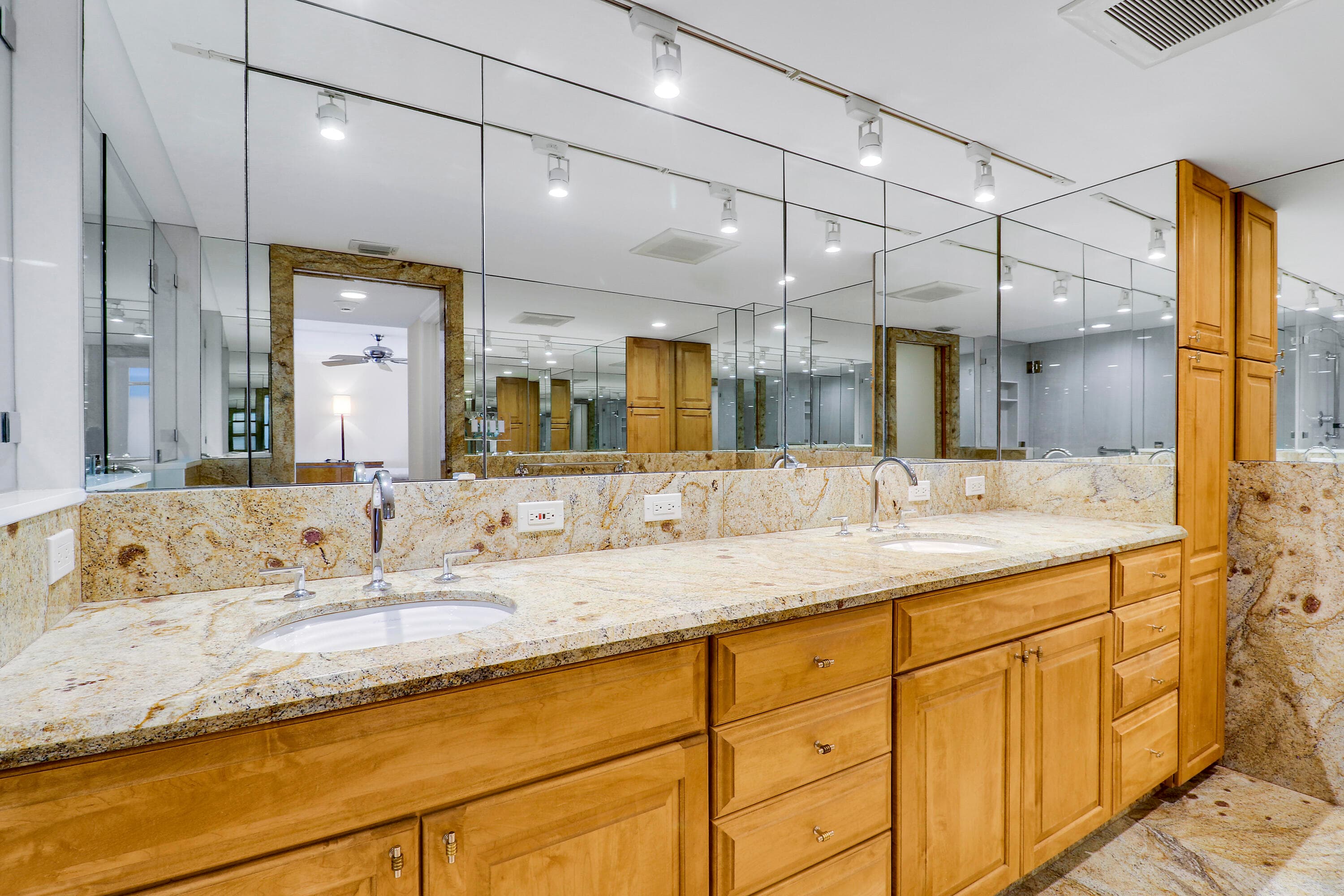 5380 N Ocean Drive 20b, Singer Island, FL 33404 — photo 21 of 32
