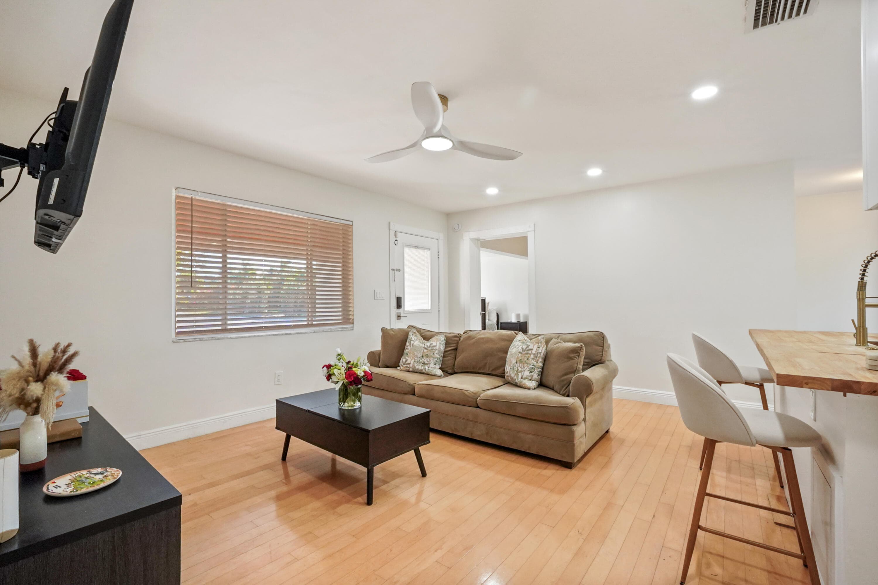 1401 NE 14th Street, Fort Lauderdale, FL 33304 — photo 10 of 36