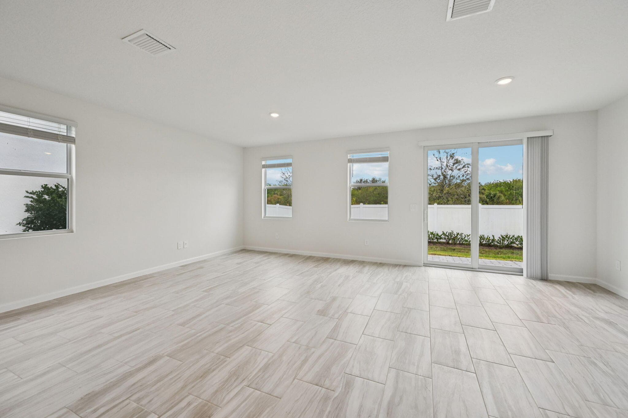 568 Salisbury Circle, Fort Pierce, FL 34982 — photo 5 of 32