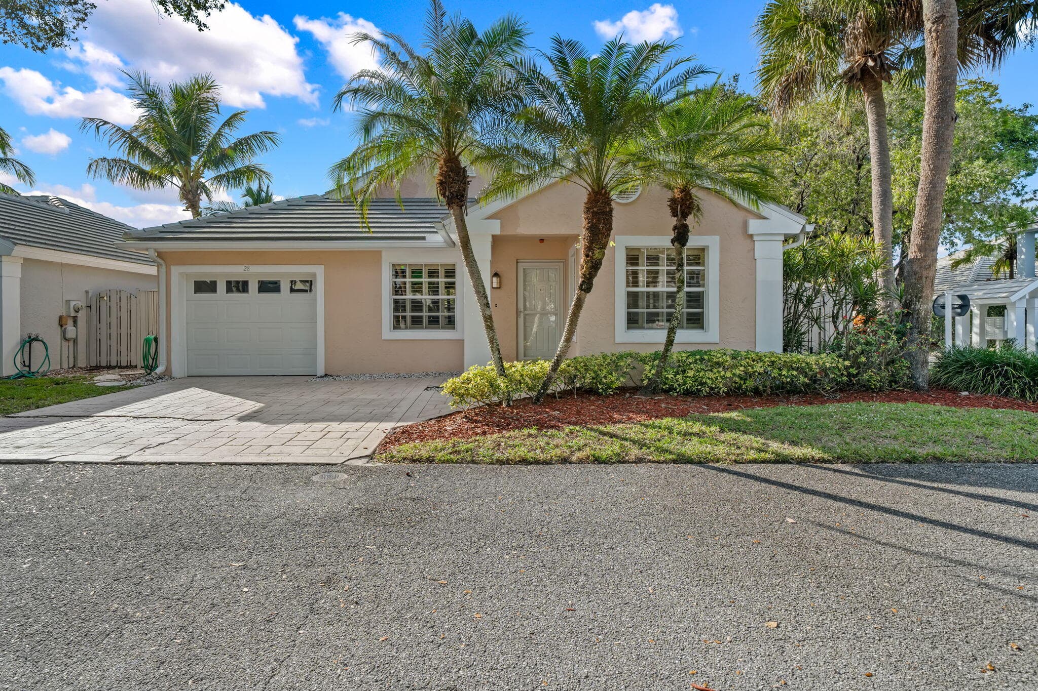 28 Governors Court, Palm Beach Gardens, FL 33418 — photo 32 of 33