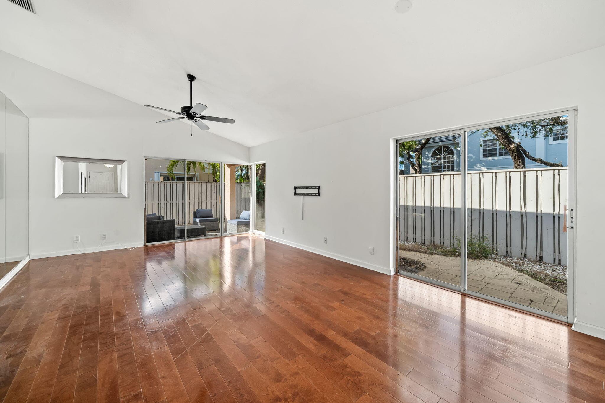 28 Governors Court, Palm Beach Gardens, FL 33418 — photo 10 of 33