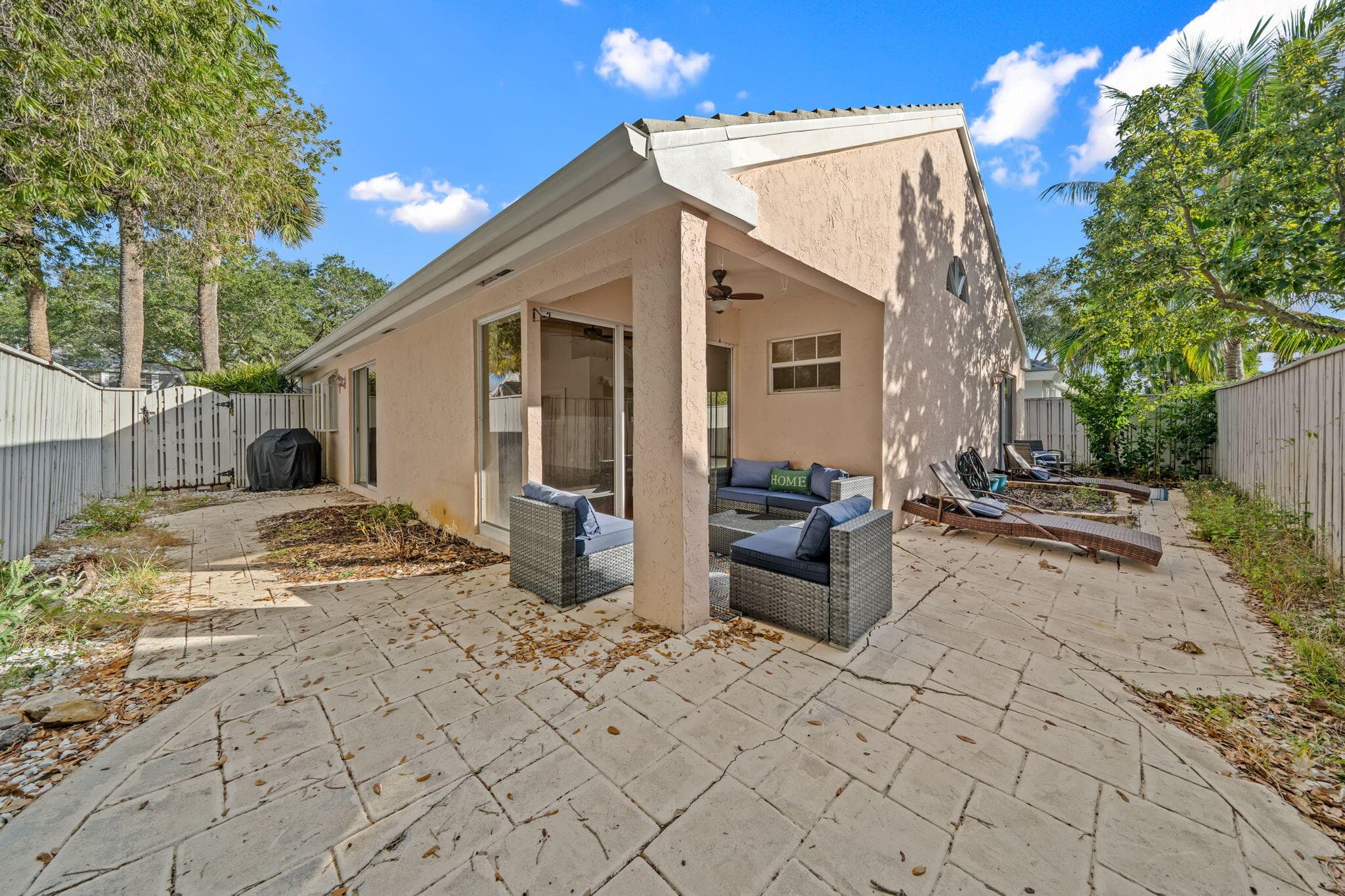 28 Governors Court, Palm Beach Gardens, FL 33418 — photo 13 of 33