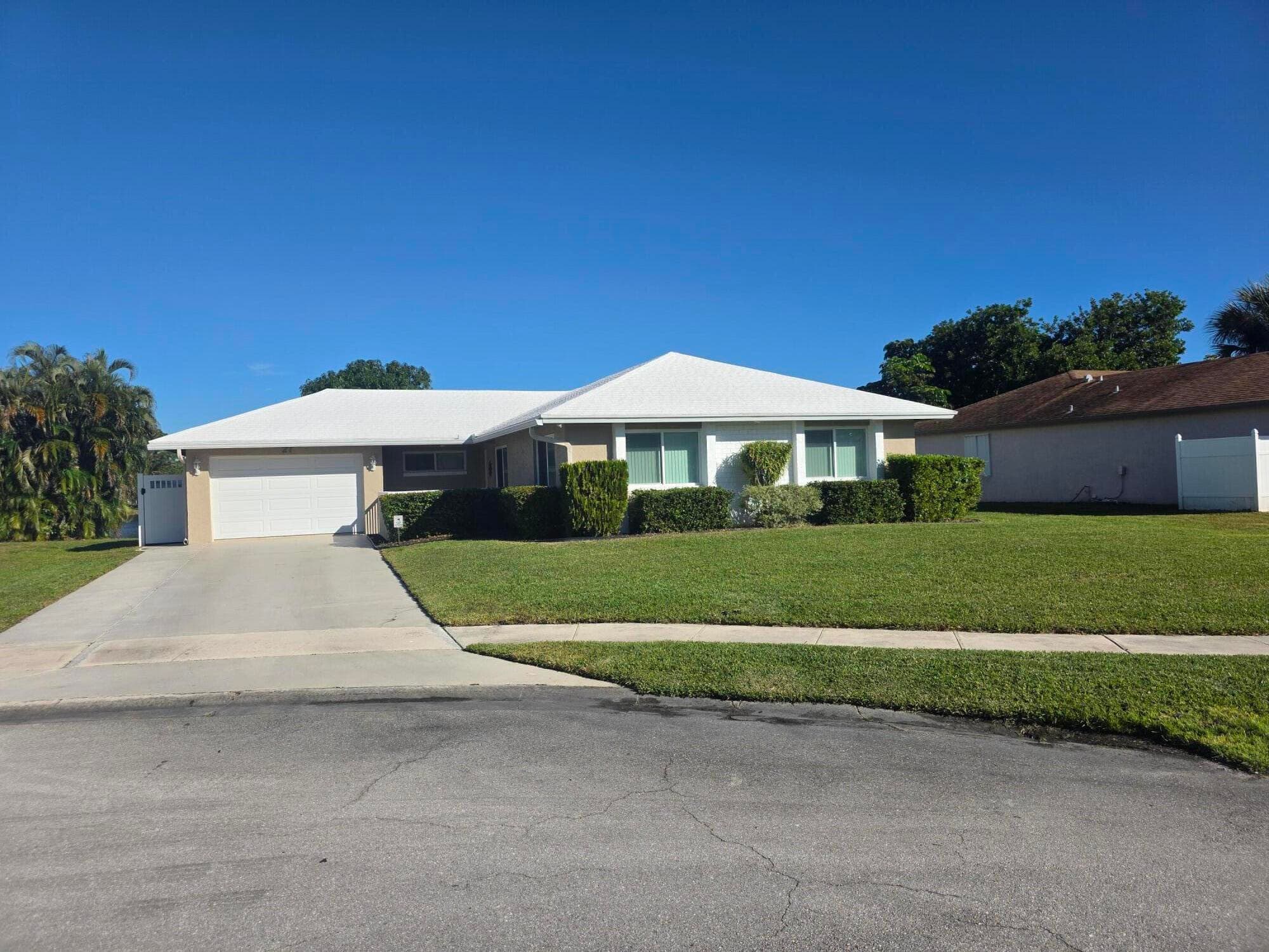 27 Vista Del Rio, Boynton Beach, FL 33426 — photo 1 of 46