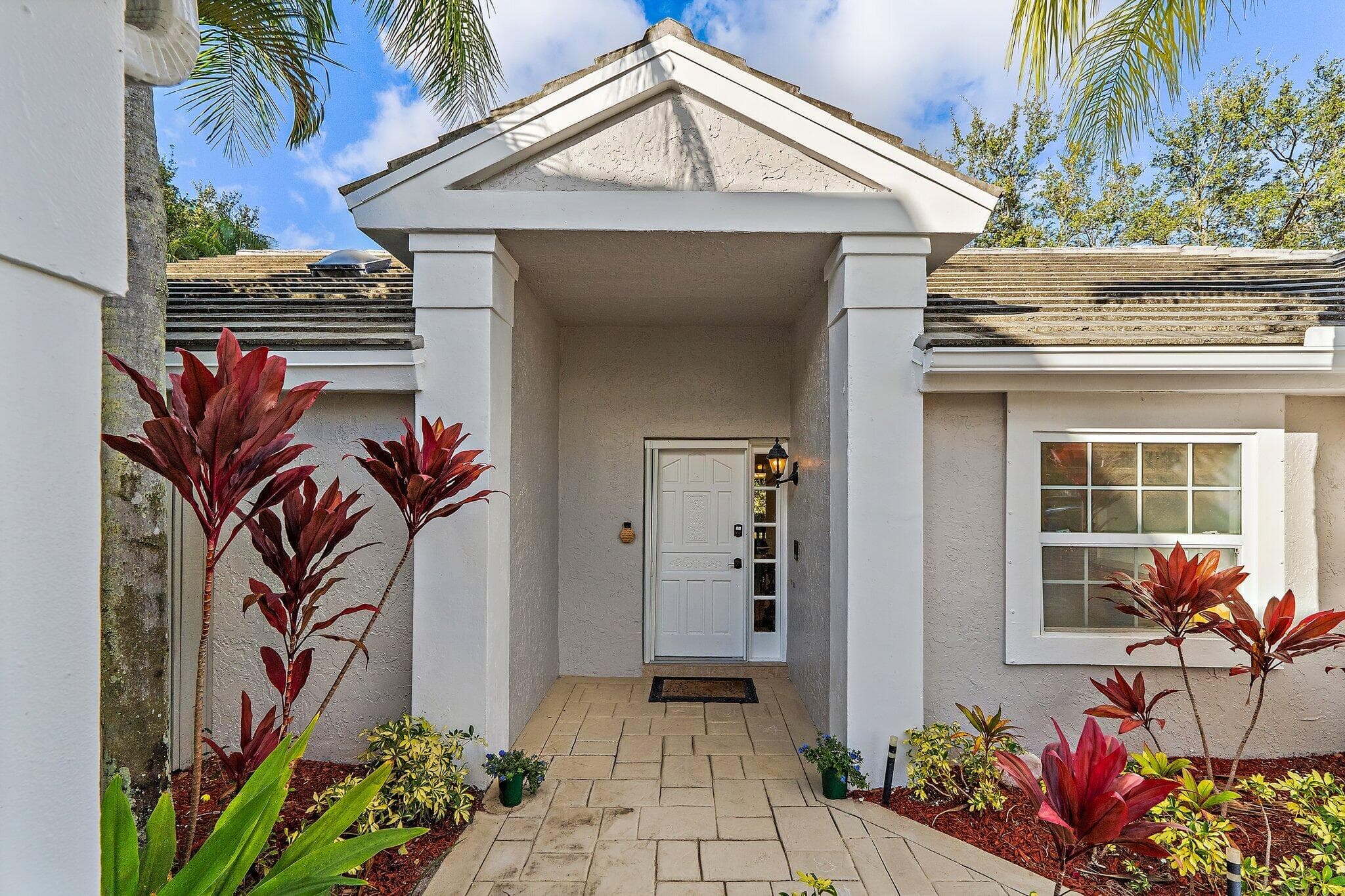 11 Admirals Court, Palm Beach Gardens, FL 33418 — photo 4 of 48
