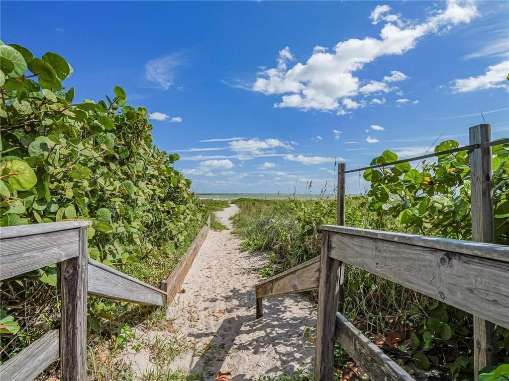 1330 Shorewinds Lane, Vero Beach, FL 32963 — photo 4 of 36