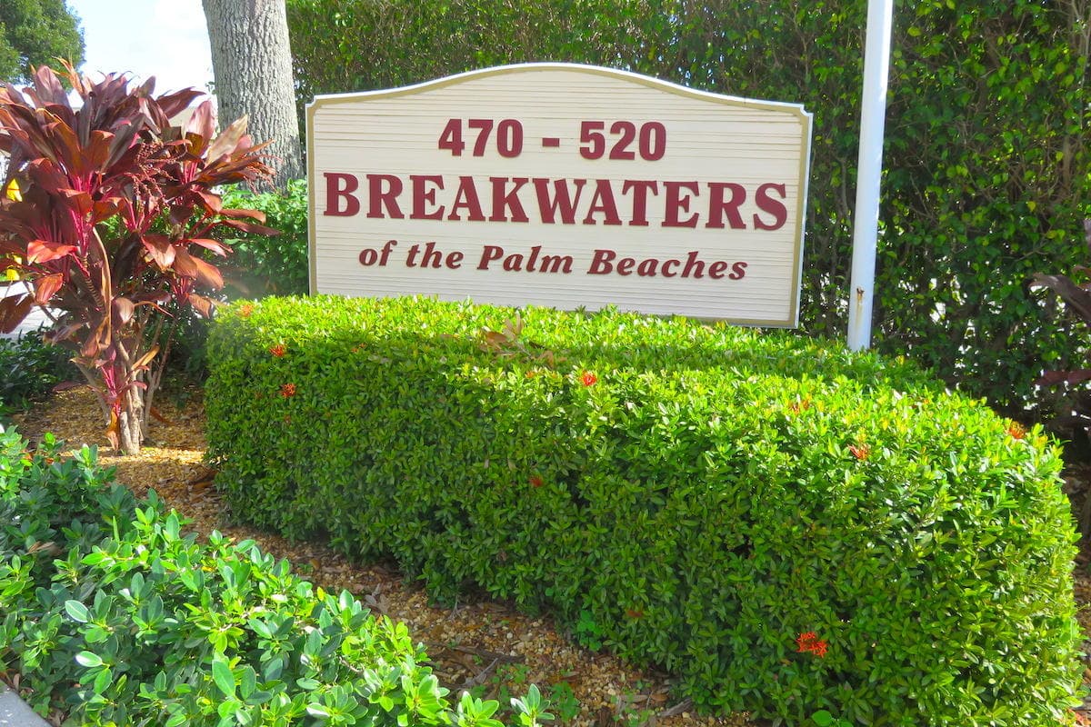 470 Executive Center Drive 2k, West Palm Beach, FL 33401 — photo 1 of 24