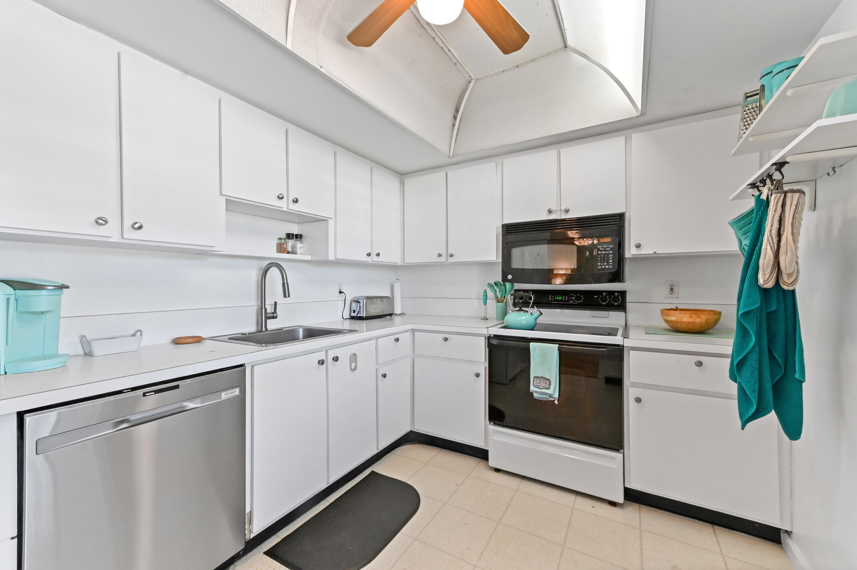 1250 Sugar Sands Boulevard 210, Singer Island, FL 33404 — photo 7 of 48