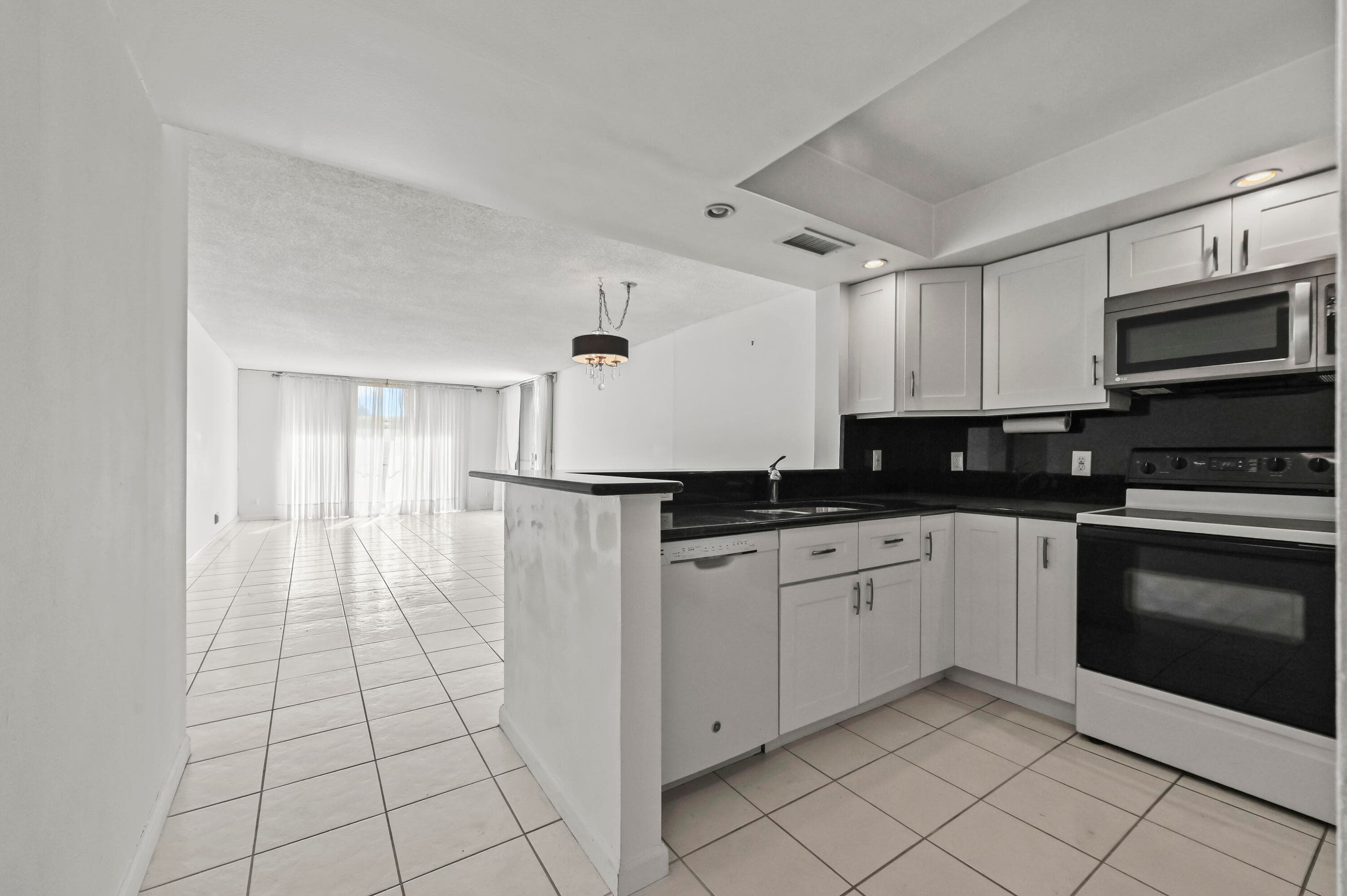 3581 S Ocean Boulevard 2d, South Palm Beach, FL 33480 — photo 4 of 35