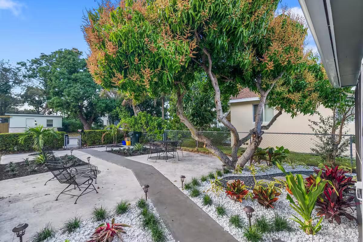 610 N D Street, Lake Worth Beach, FL 33460 — photo 3 of 15