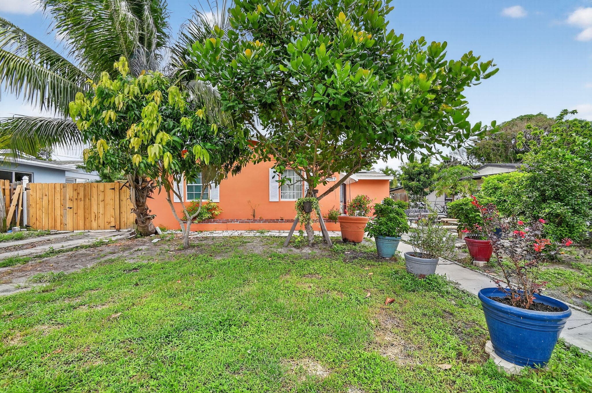 1007 Almeria Road, West Palm Beach, FL 33405 — photo 4 of 48