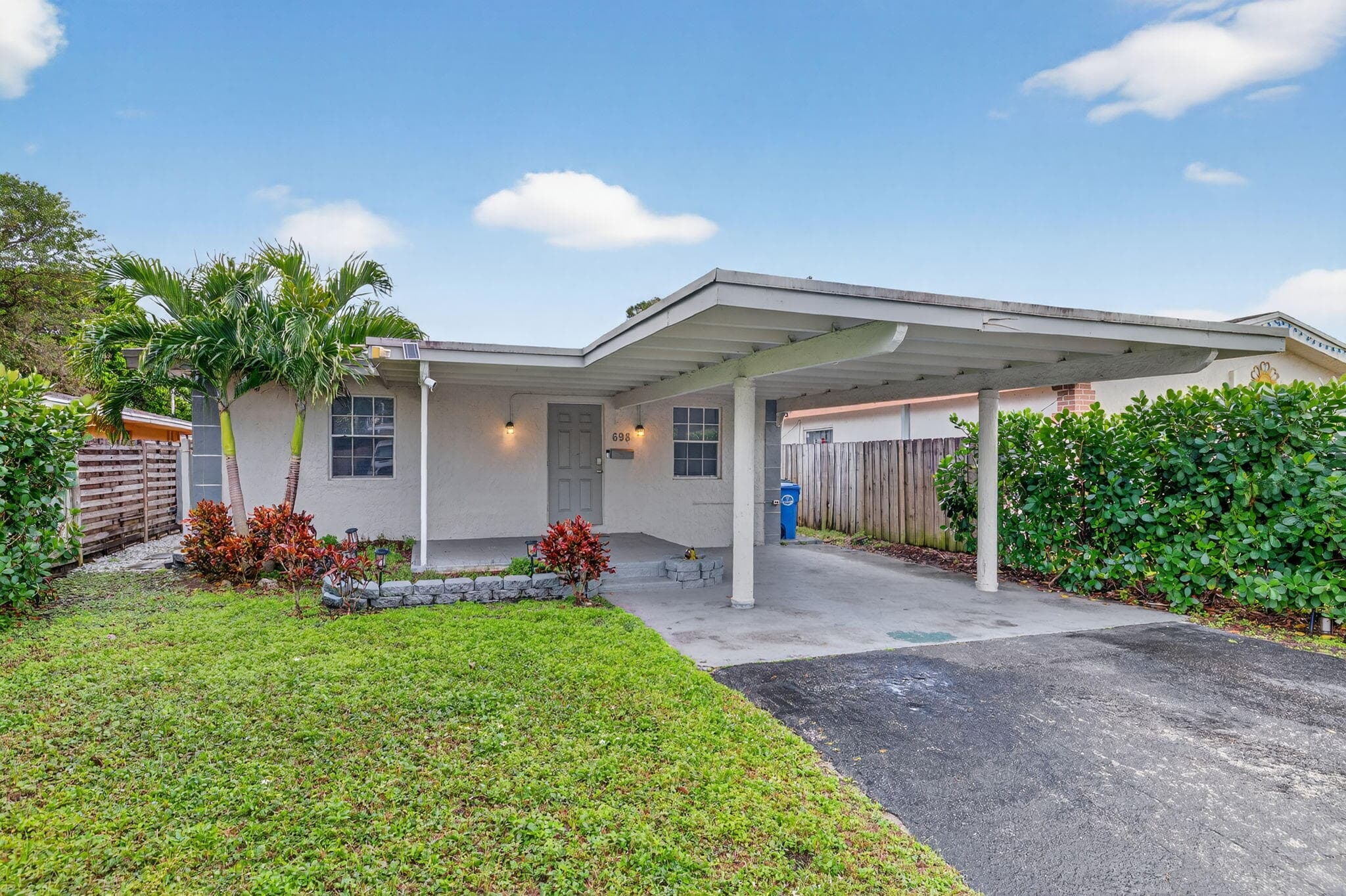 698 NE 36th Street, Oakland Park, FL 33334 — photo 1 of 29