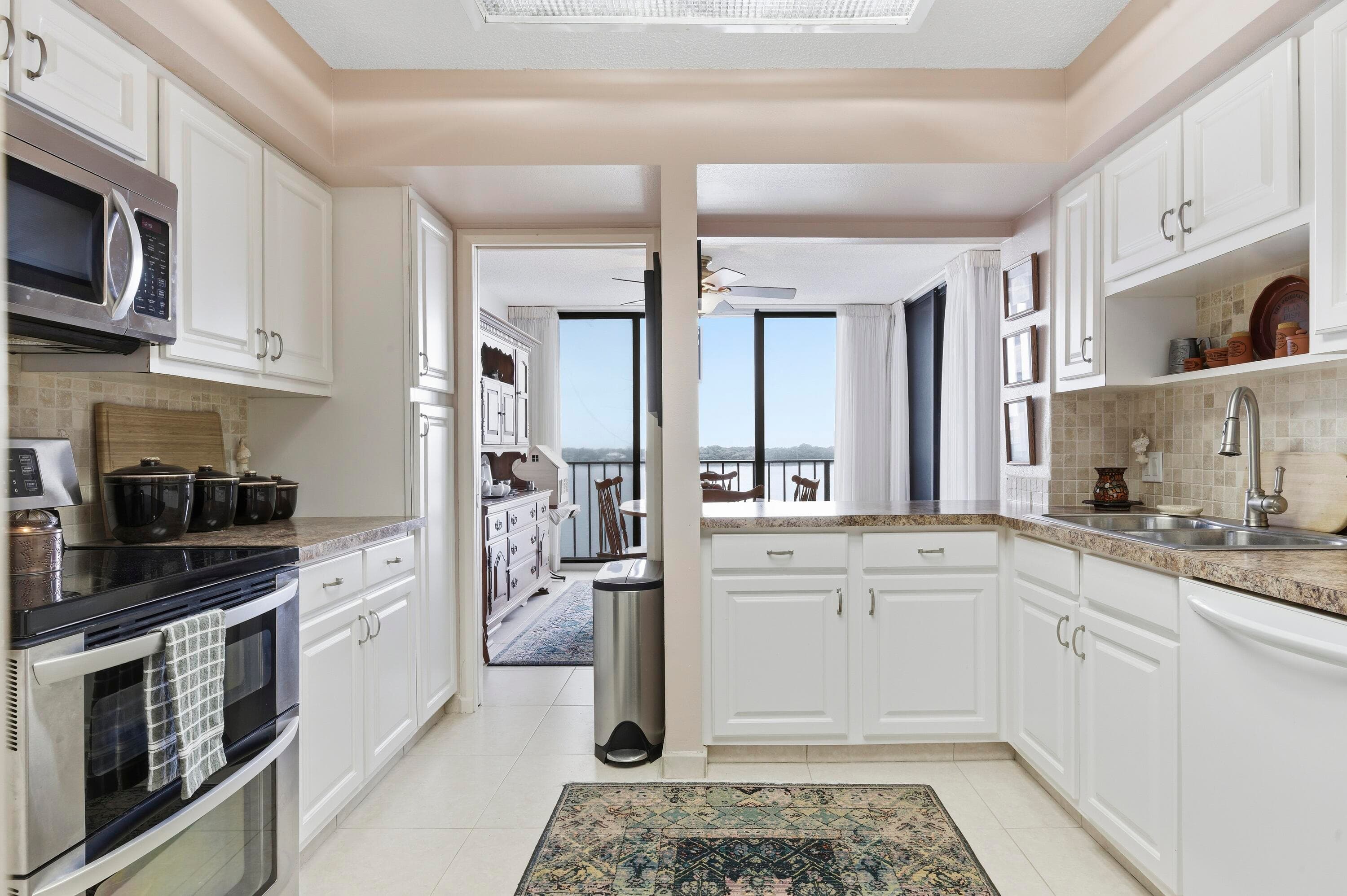 126 Lakeshore Drive 526, North Palm Beach, FL 33408 — photo 13 of 32