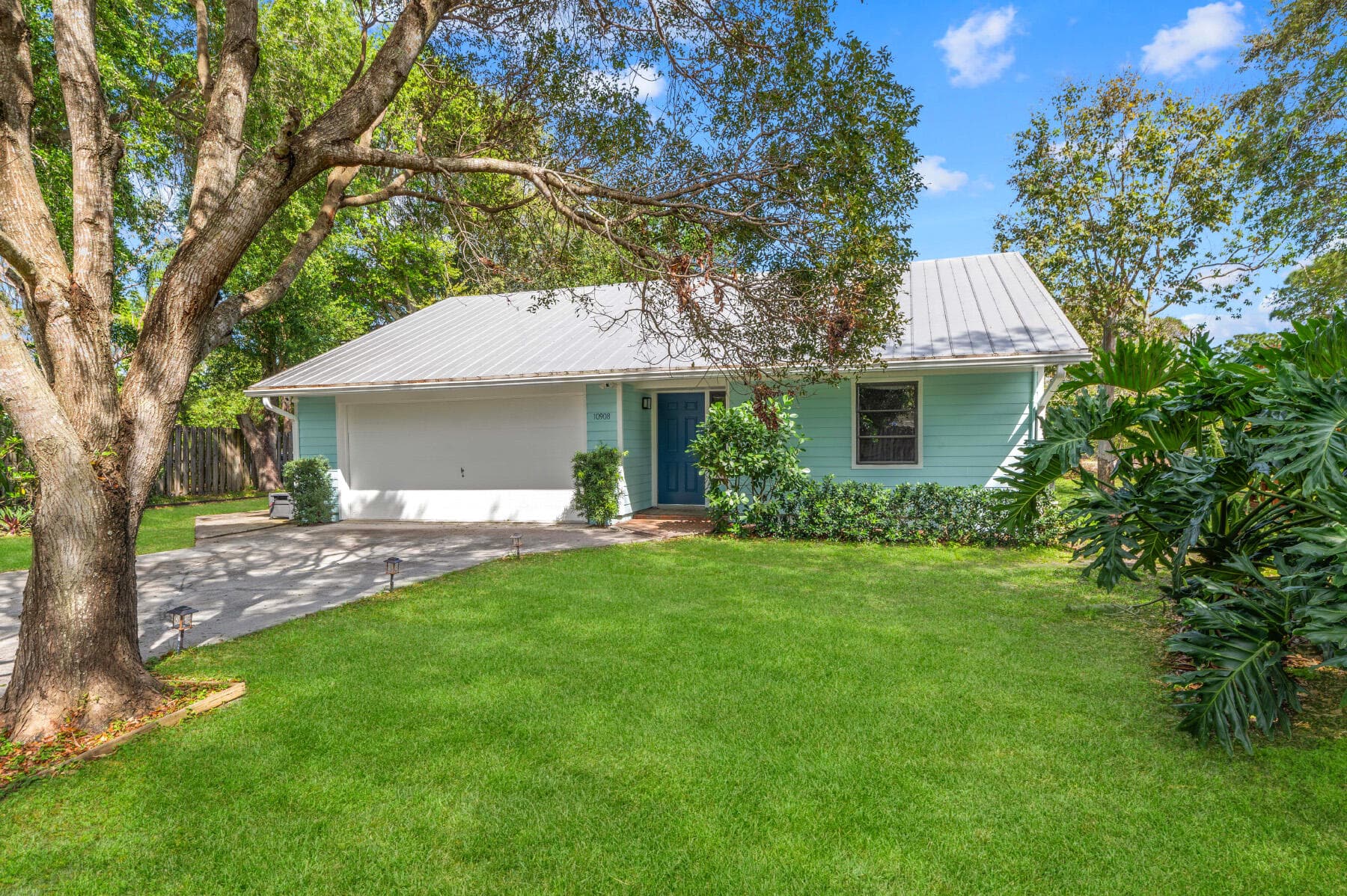 10908 SE Hobart Street, Jupiter, FL 33469 — photo 2 of 30