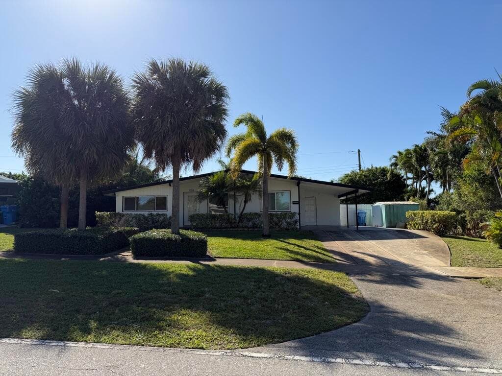 1014 W Drew Street, Lantana, FL 33462 — photo 4 of 35