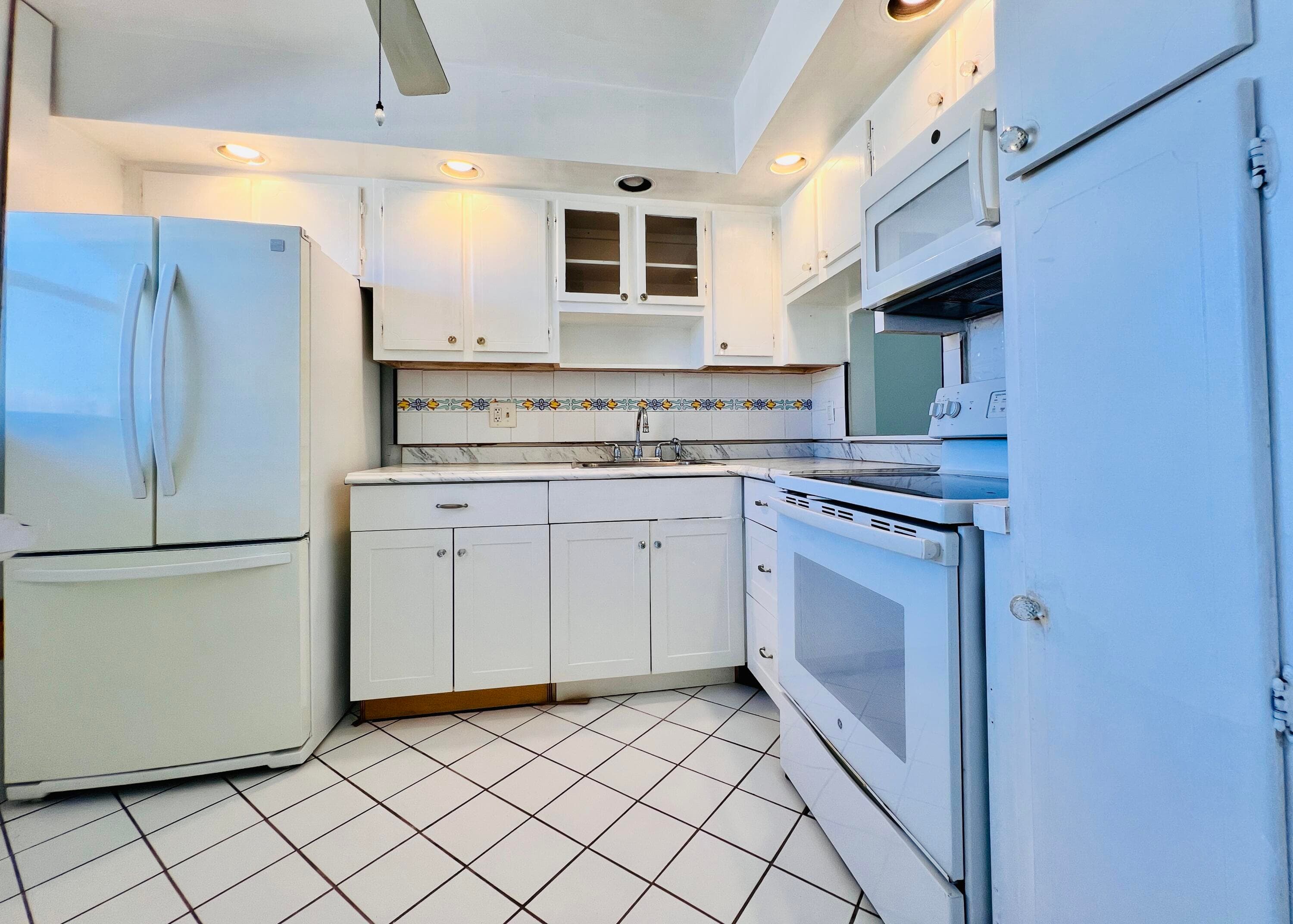 209 Oxford 200, West Palm Beach, FL 33417 — photo 5 of 17