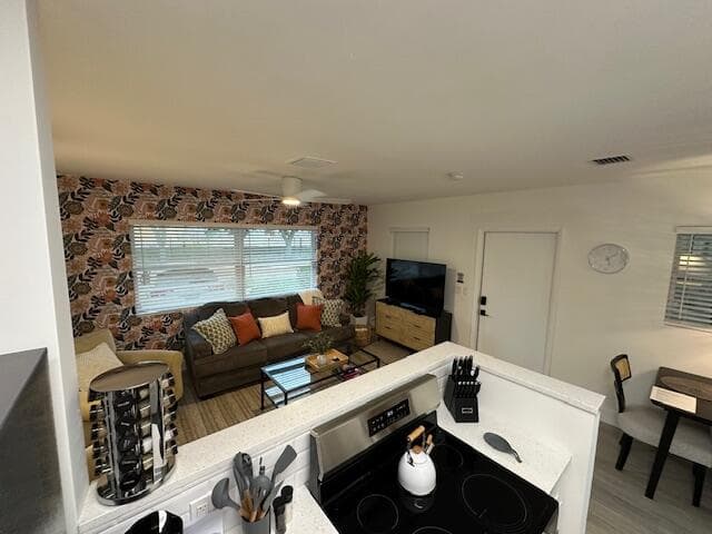 524 Eastwind Drive 524, North Palm Beach, FL 33408 — photo 3 of 13