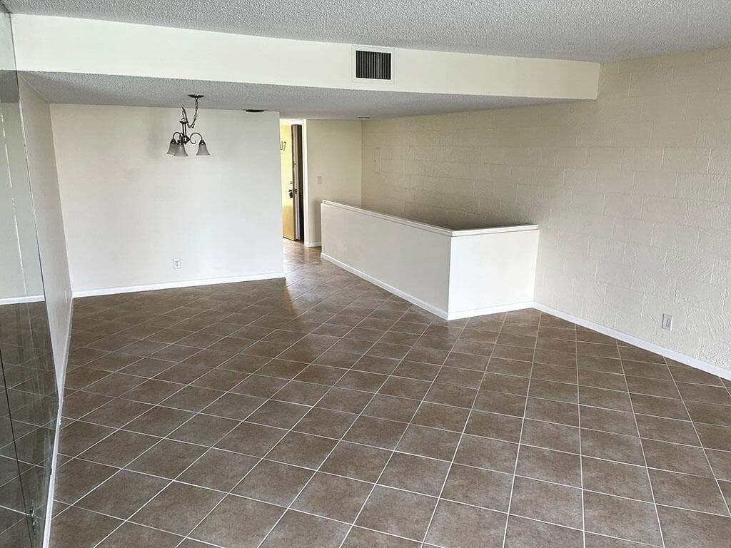 2828 Tennis Club Drive 207, West Palm Beach, FL 33417 — photo 2 of 7