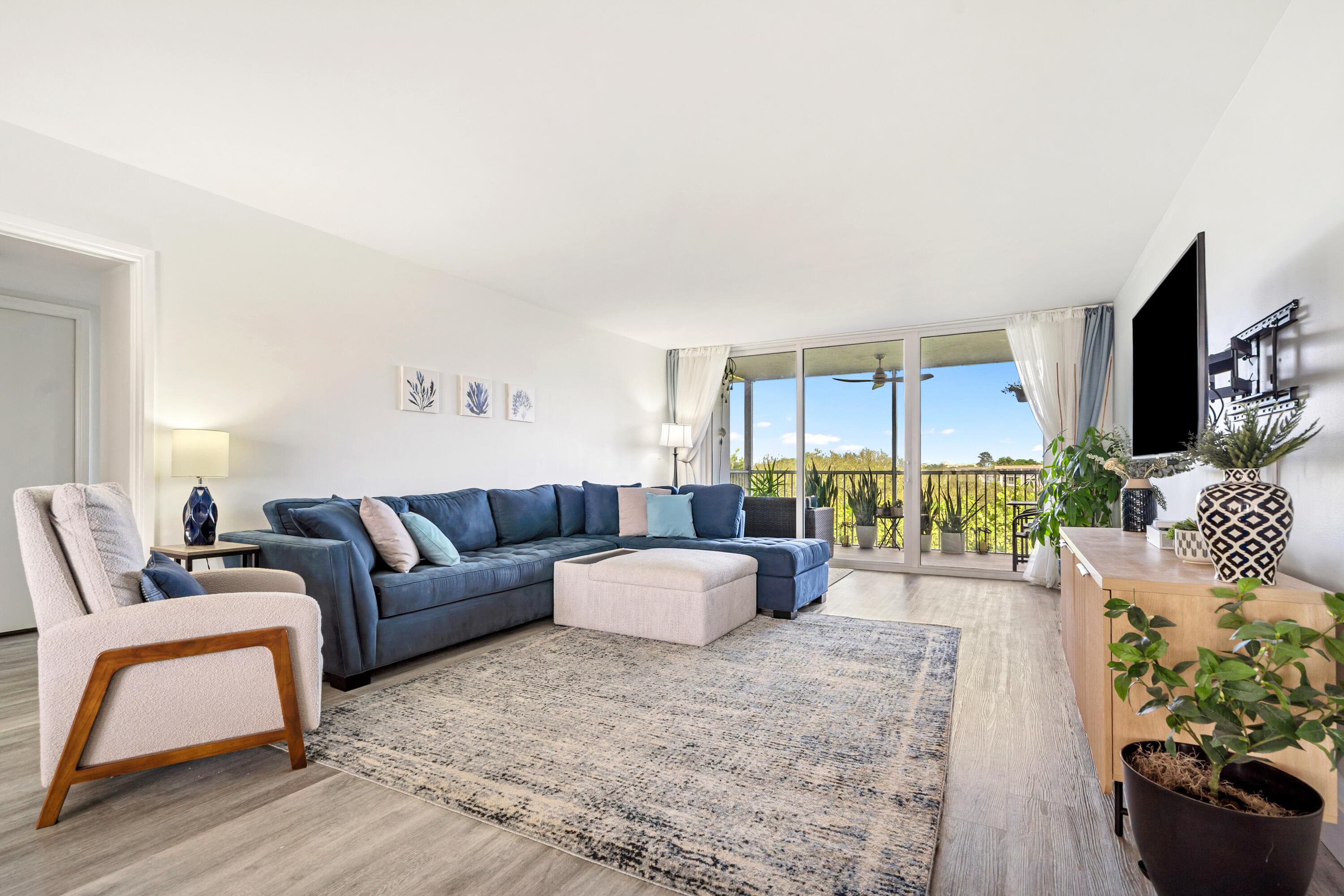 3900 Oaks Clubhouse Drive 503, Pompano Beach, FL 33069 — photo 1 of 39