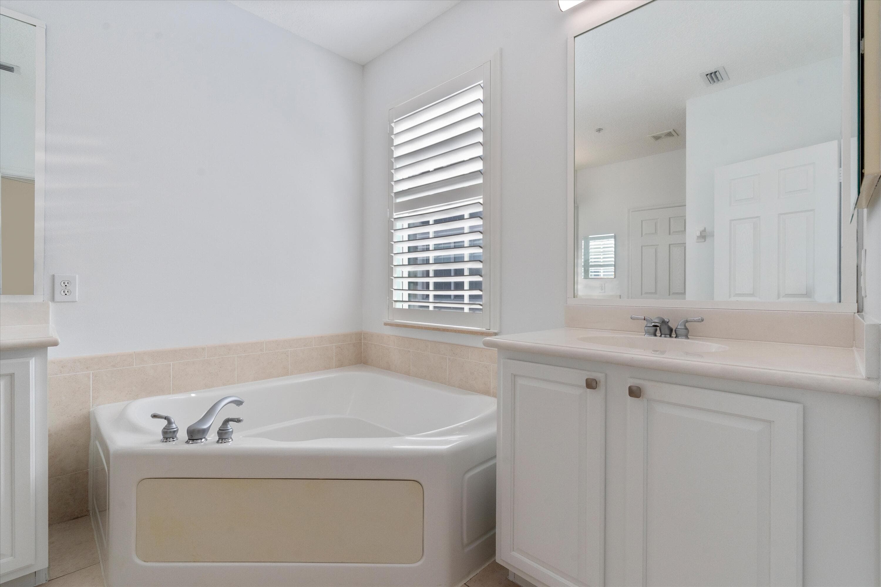 295 NE 5th Avenue 32, Delray Beach, FL 33483 — photo 12 of 29