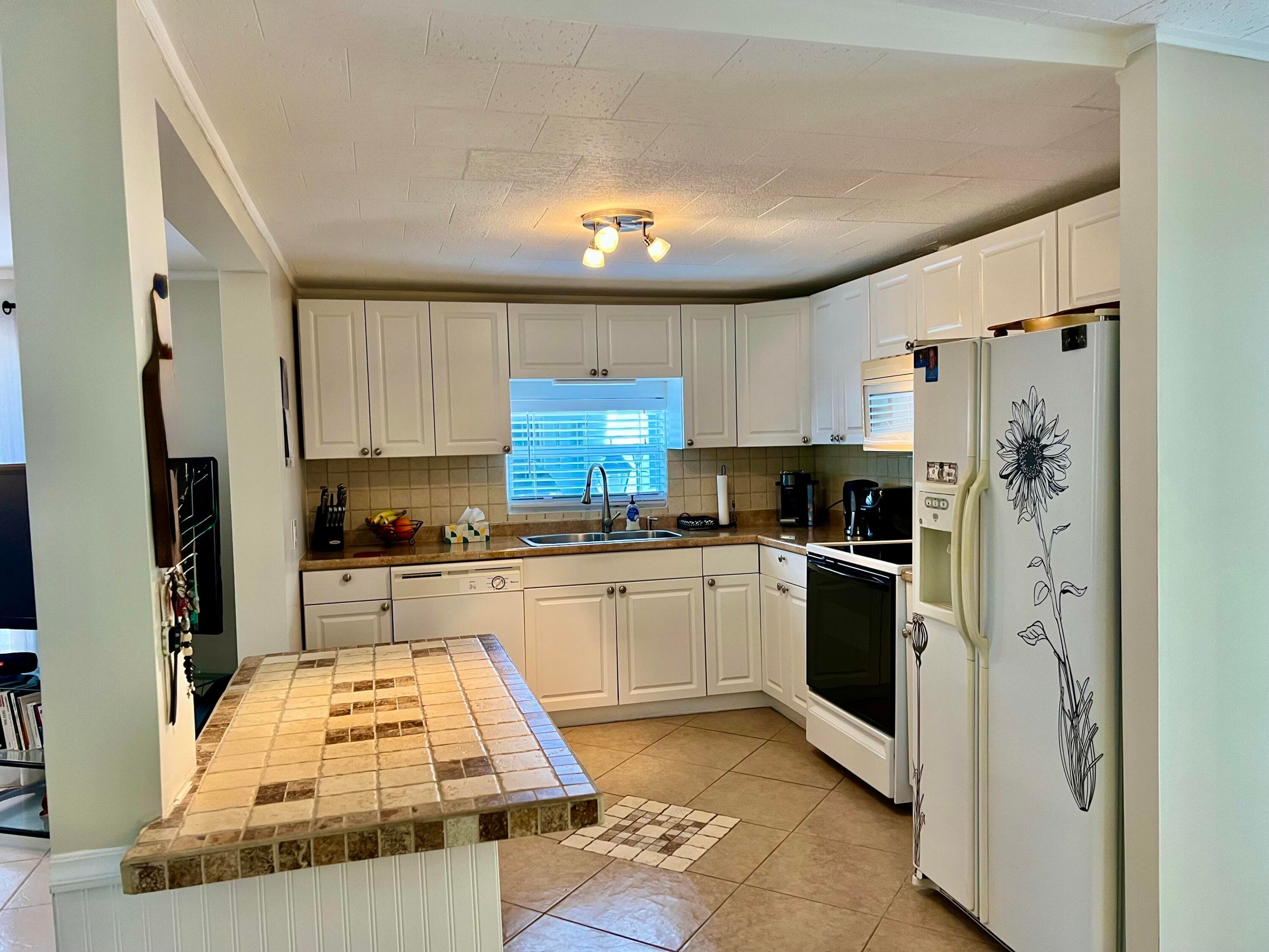 3325 Street Street, Hollywood, FL 33021 — photo 10 of 39