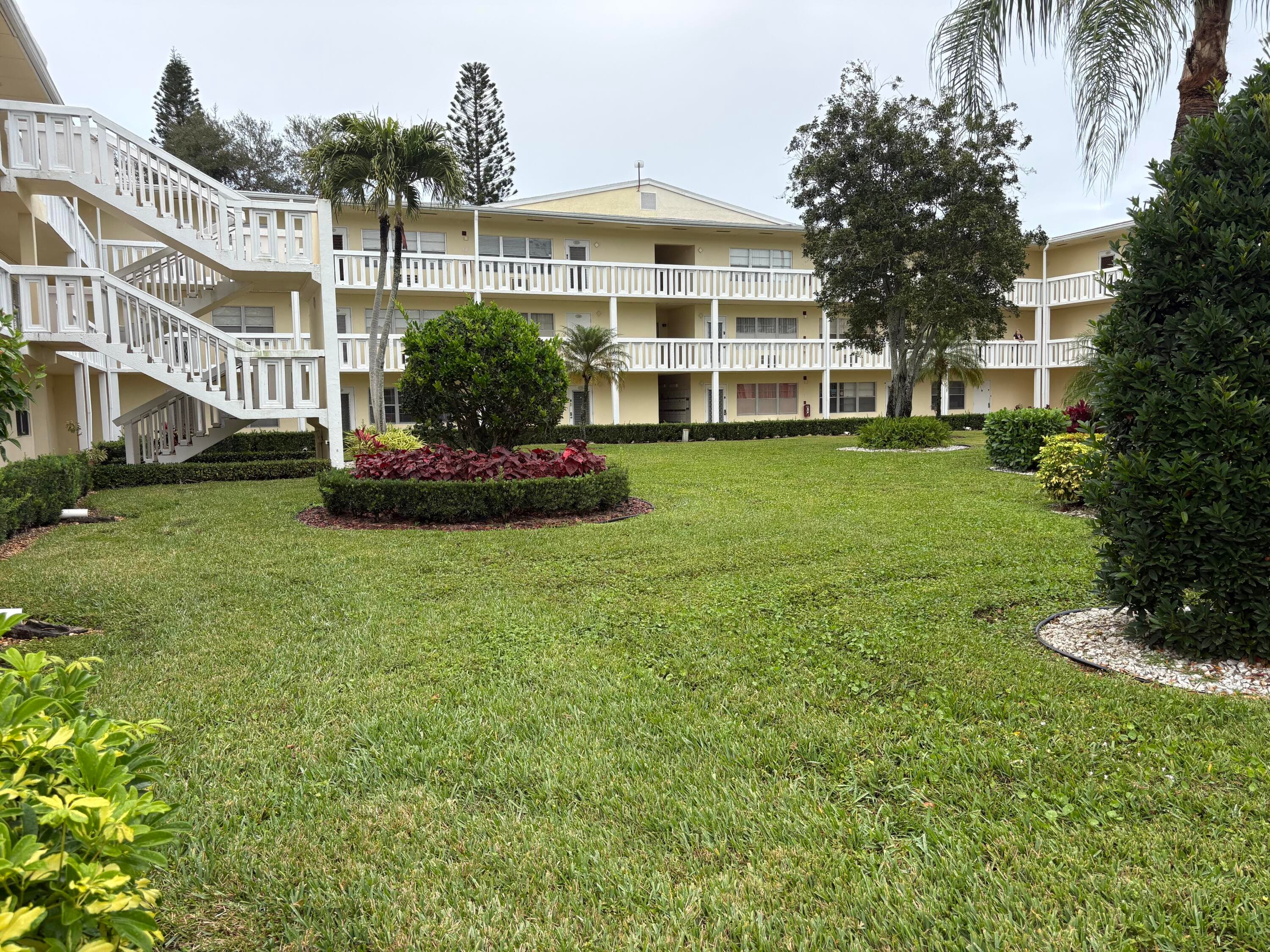 186 Dorset E, Boca Raton, FL 33434 — photo 2 of 23