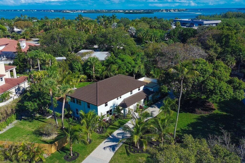 37 E High Point Road, Sewalls Point, FL 34996 — photo 11 of 58