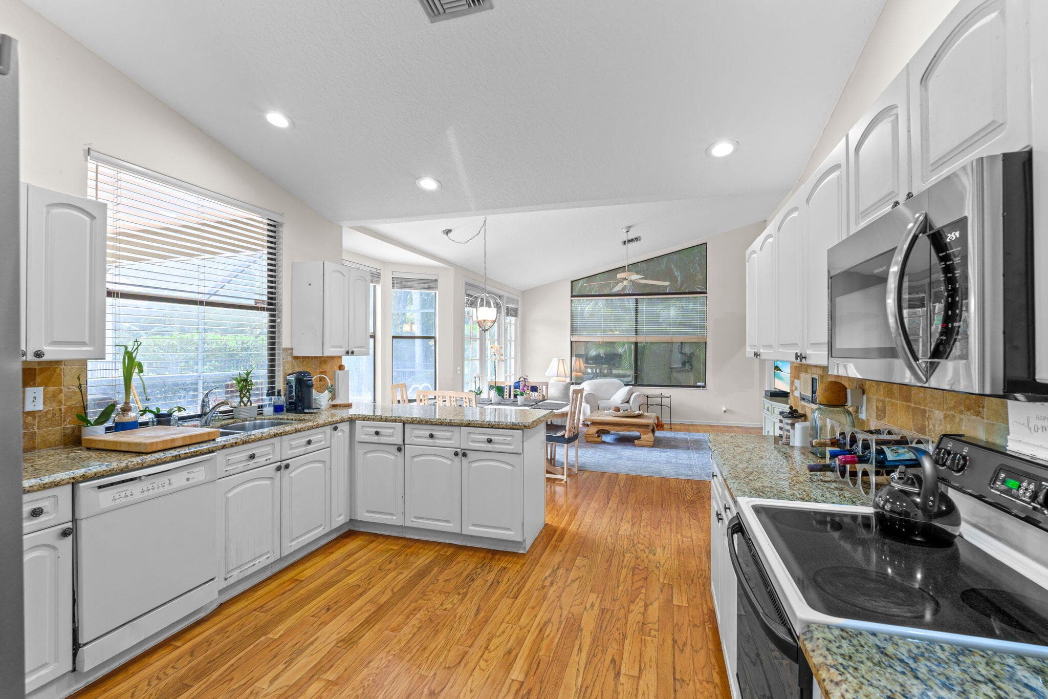 9055 Cypress Hollow Drive, Palm Beach Gardens, FL 33418 — photo 11 of 55