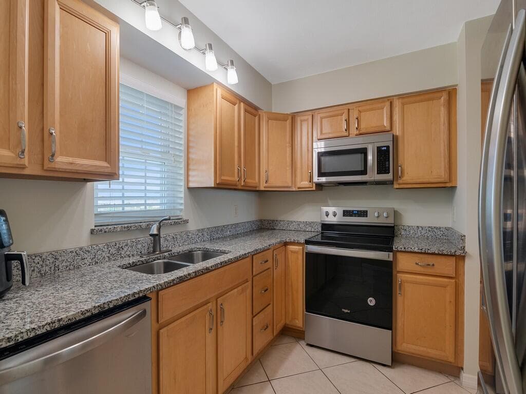 2333 Indian River Boulevard 506, Vero Beach, FL 32960 — photo 5 of 35