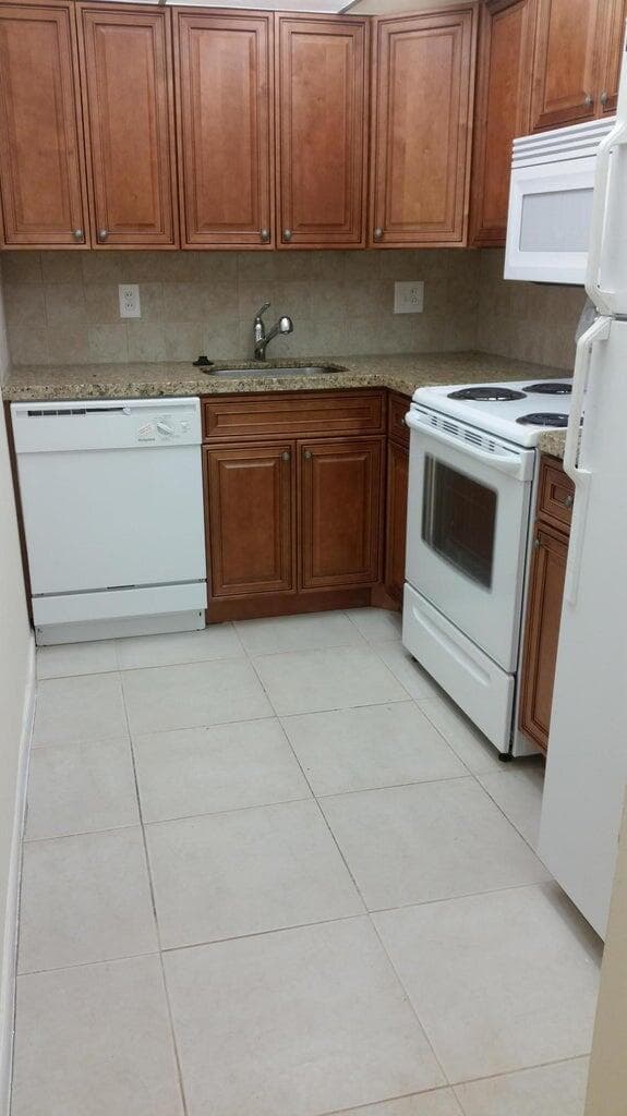 642 NW 13th Street 24, Boca Raton, FL 33486 — photo 4 of 9